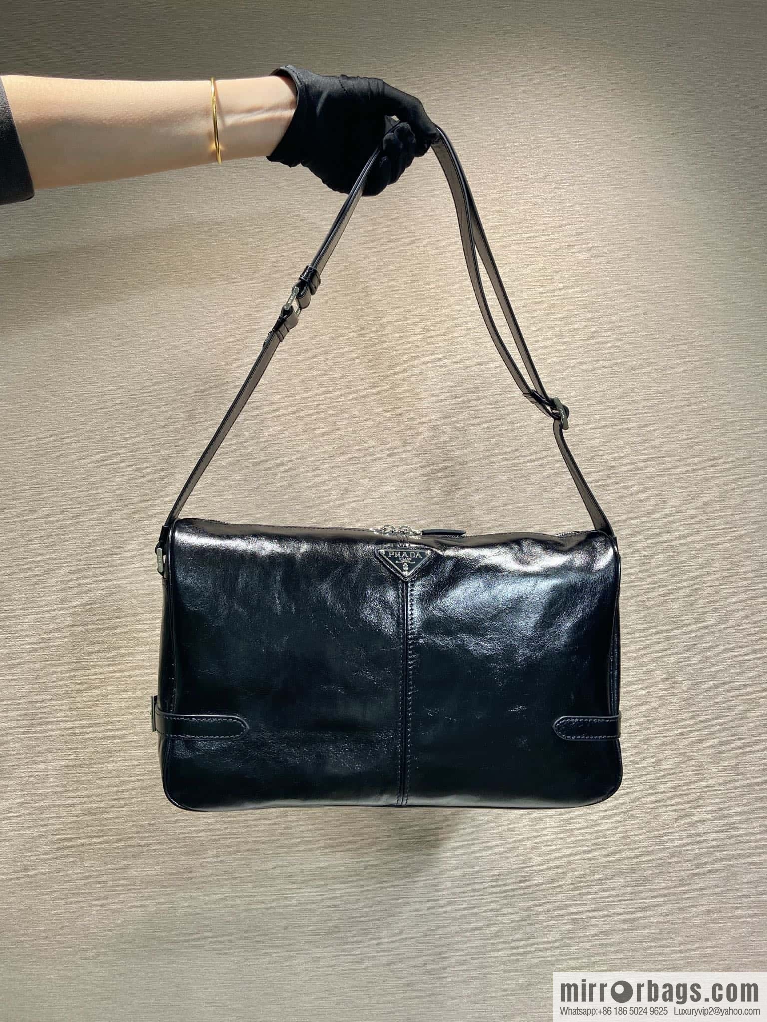 PRADA 🎉 new oil wax leather 🎉 2VH187 messenger bag🎉🎉