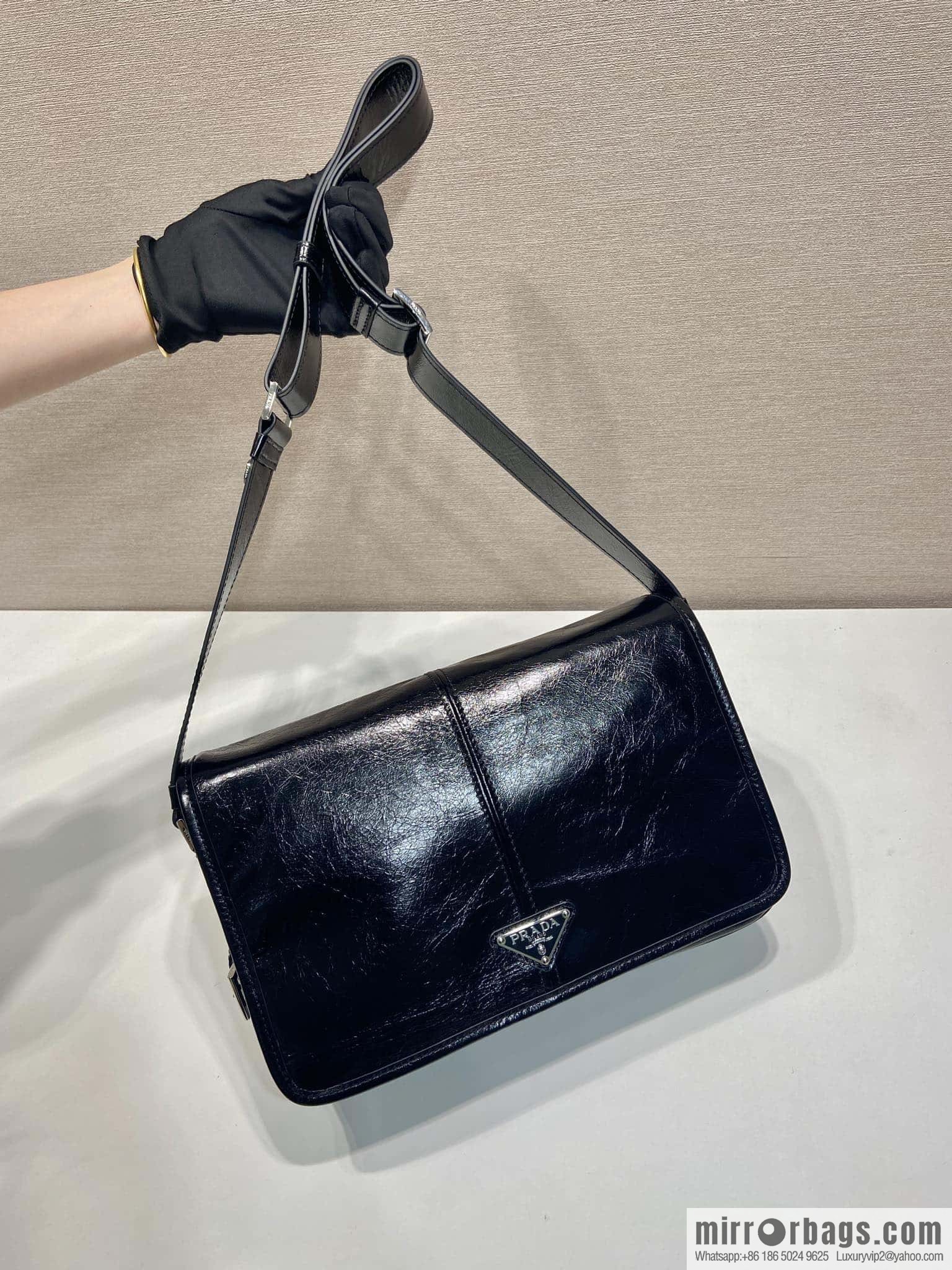 PRADA 🎉 new oil wax bag 🎉 2VD073 messenger bag🎉🎉