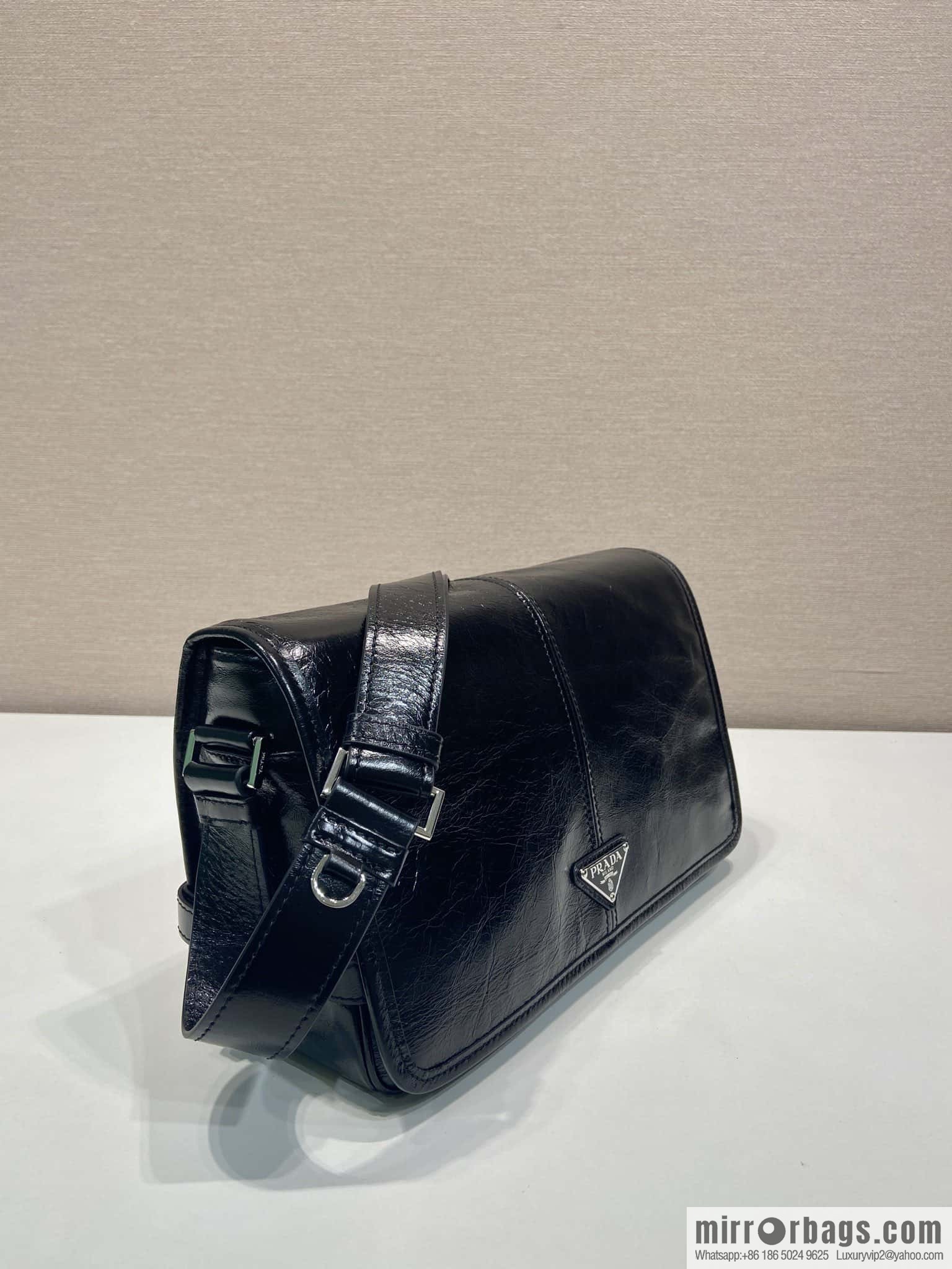 PRADA 🎉 new oil wax bag 🎉 2VD073 messenger bag🎉🎉