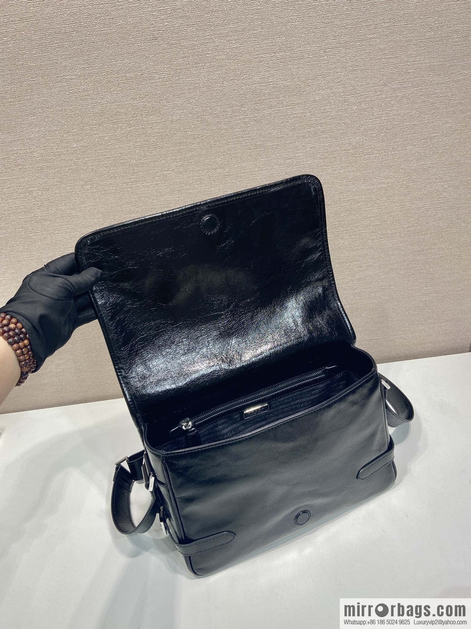 PRADA 🎉 new oil wax bag 🎉 2VD073 messenger bag🎉🎉