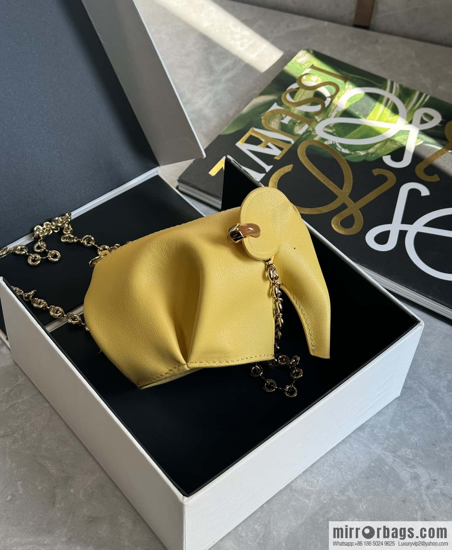 LOEWE's latest jade series small elephant bag 0193 yellow