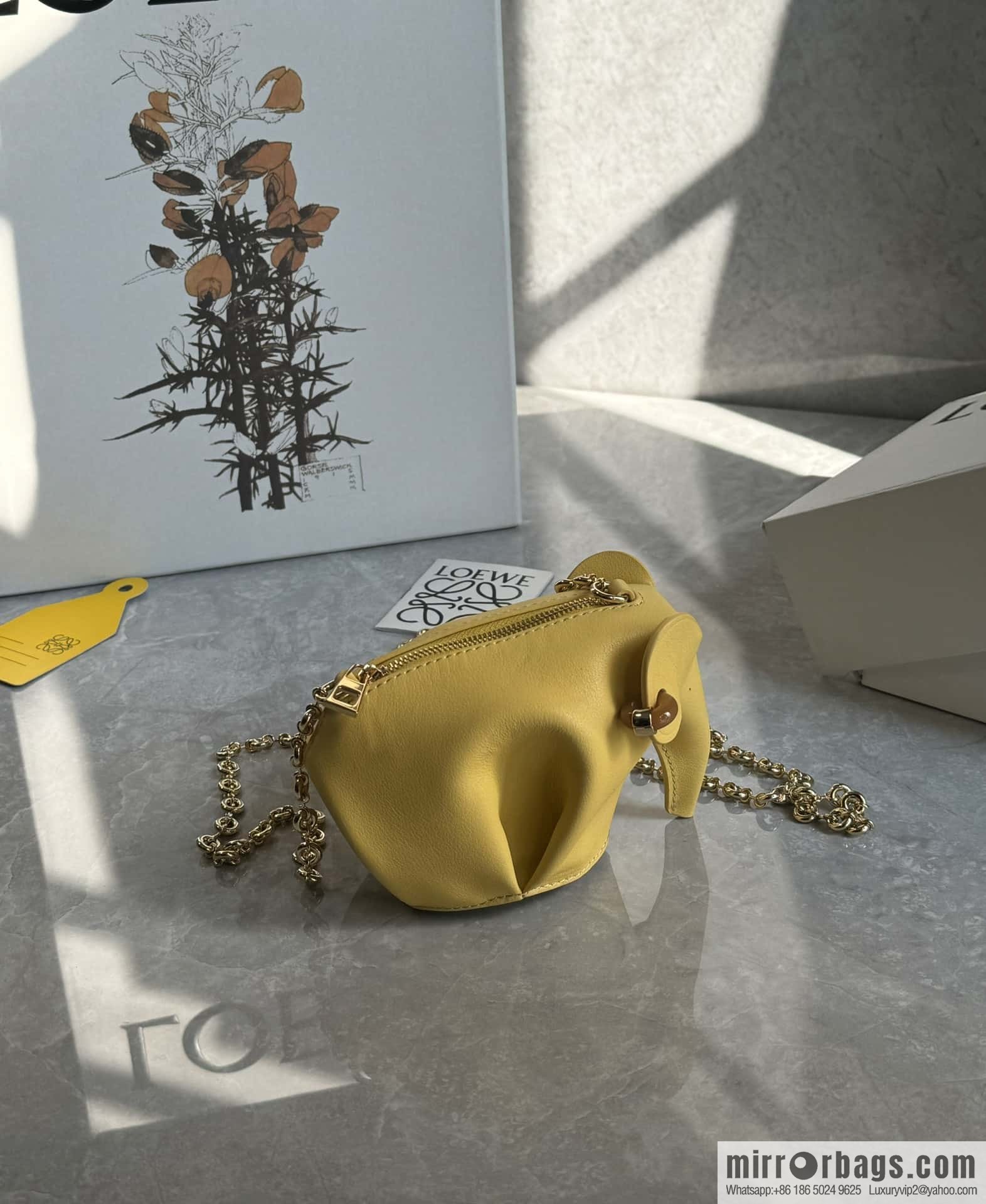 LOEWE's latest jade series small elephant bag 0193 yellow