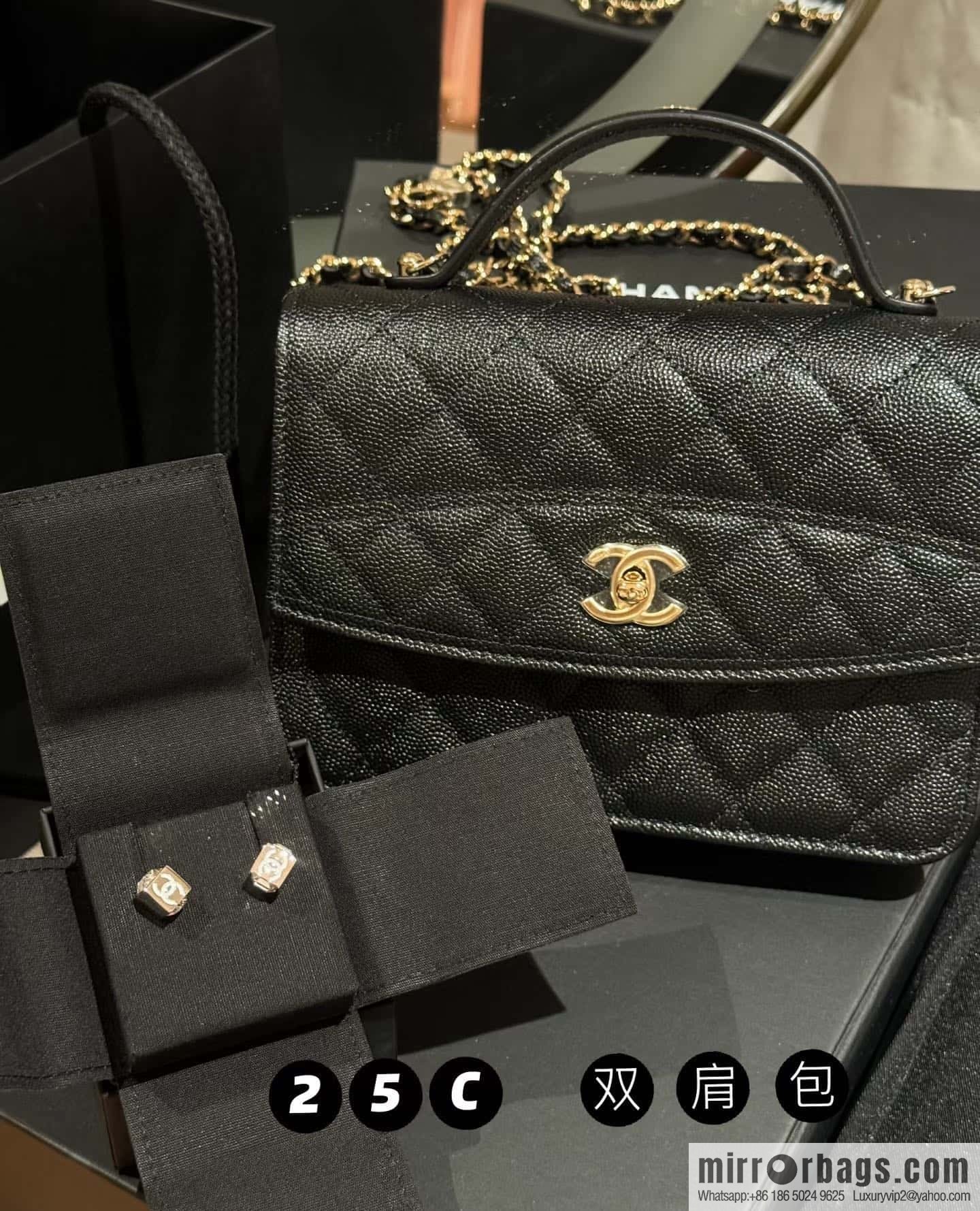 𝐂𝐡𝐚𝐧𝐞𝐥 𝟐𝟓𝐜 mini backpack, black gold 🖤 AP4406
