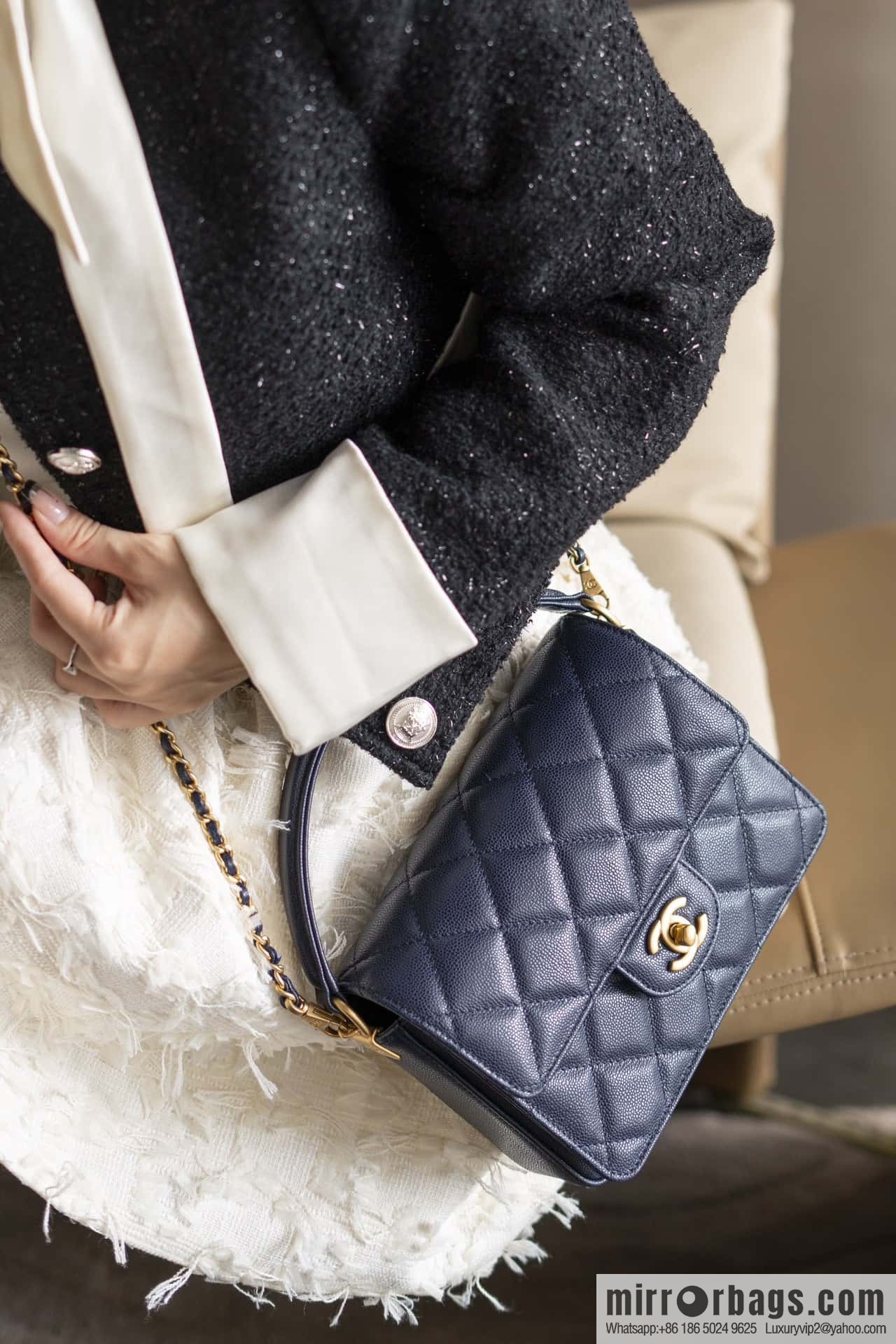 𝐂𝐡𝐚𝐧𝐞𝐥 𝟮𝟰𝗞 autumn and winter series, handle cover bag, navy blue 💙 small AS5165
