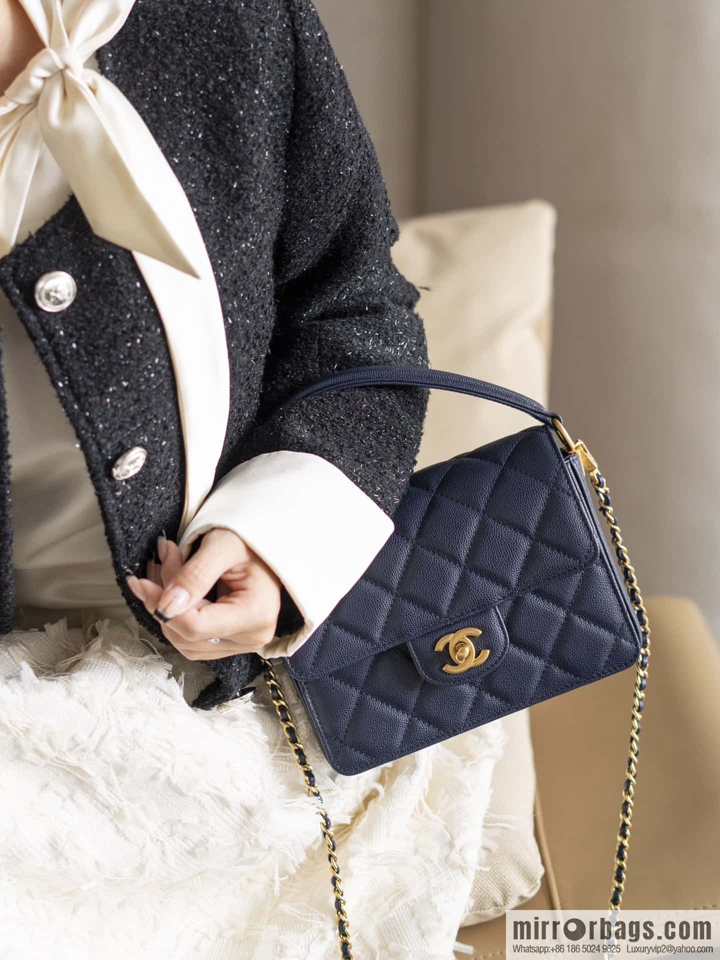 𝐂𝐡𝐚𝐧𝐞𝐥 𝟮𝟰𝗞 autumn and winter series, handle cover bag, navy blue 💙 small AS5165