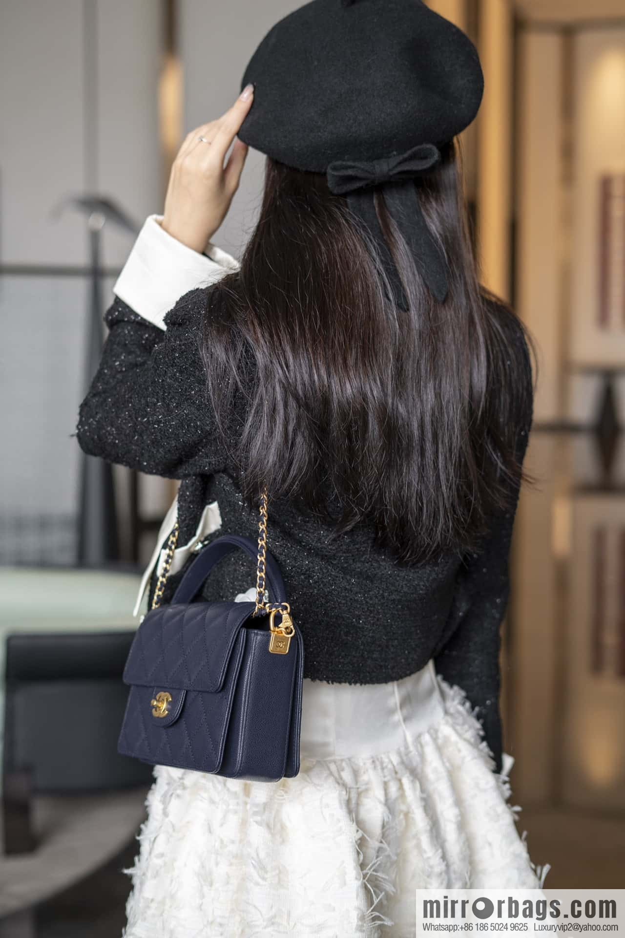 𝐂𝐡𝐚𝐧𝐞𝐥 𝟮𝟰𝗞 autumn and winter series, handle cover bag, navy blue 💙 small AS5165