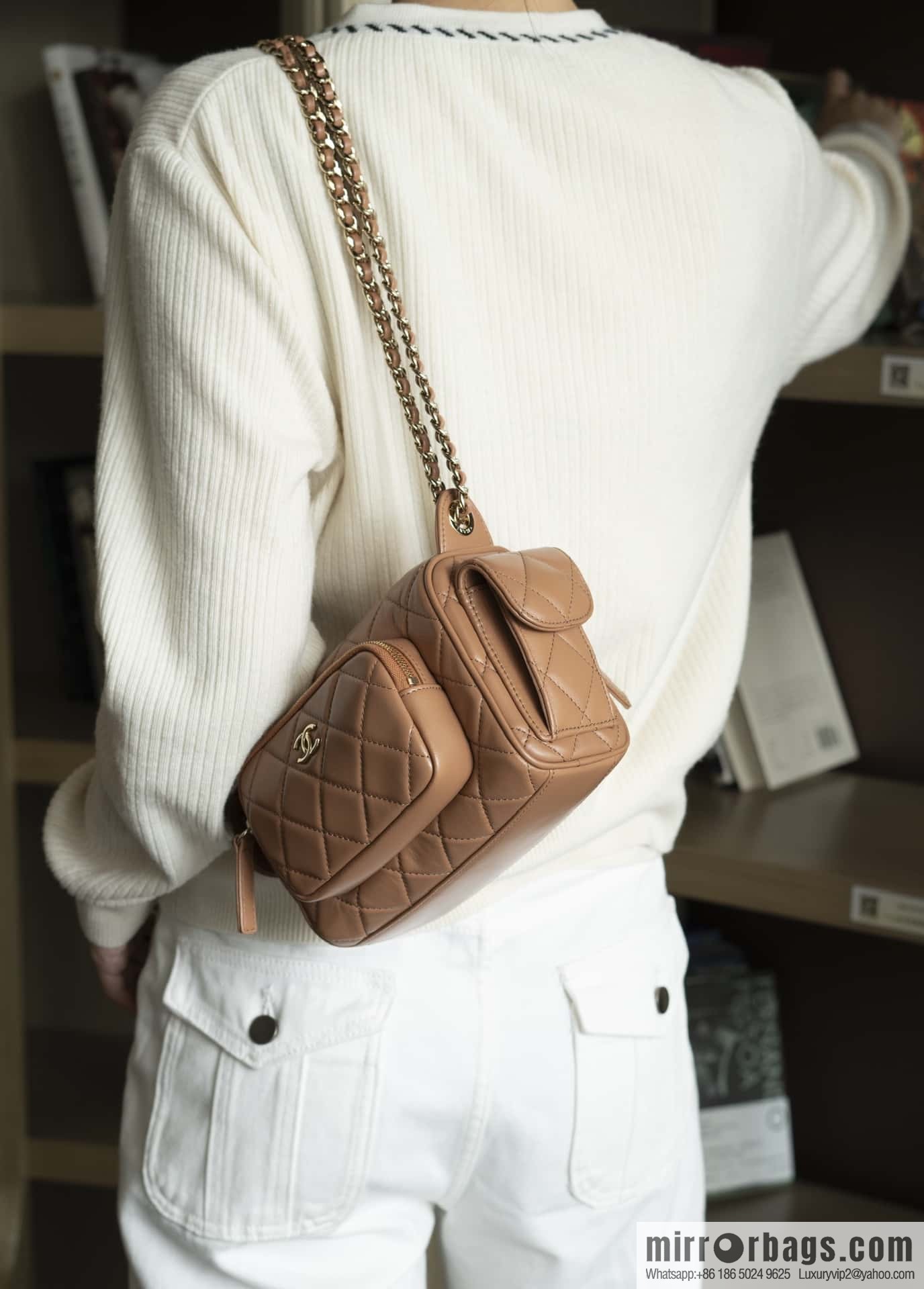 𝐂𝐇𝐀𝐍𝐄𝐋 24K multi-pocket camera bag, caramel color, small AS5220