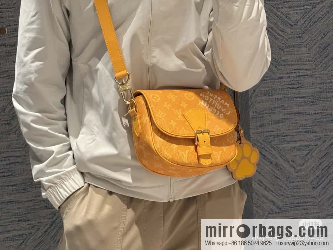 [Original order boutique] M12694 yellow silk screen, mailman bag series, this Montsouris small mailman bag.