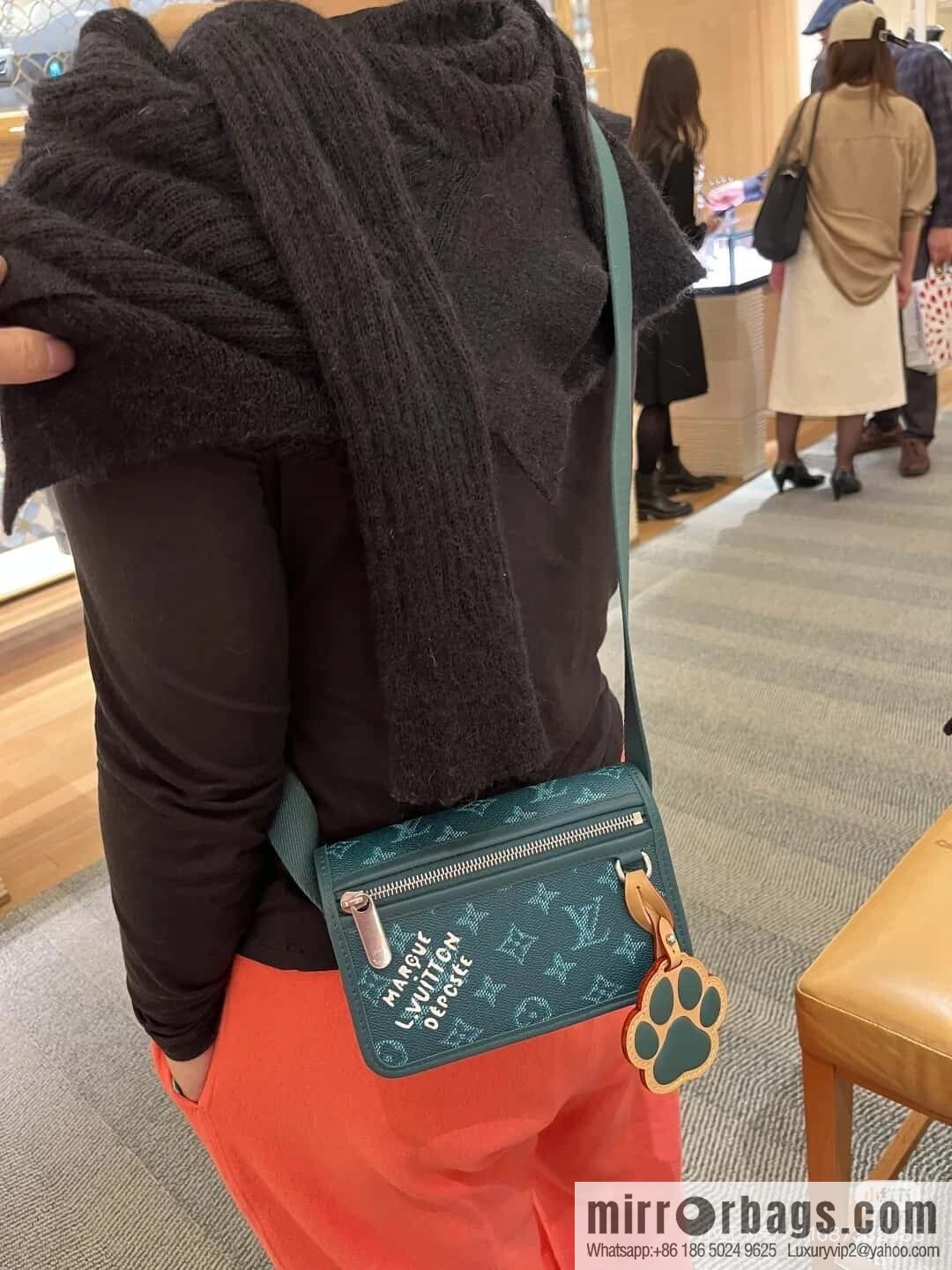 [Original order boutique] M12637 green silk screen, men's bag messenger bag series Bosphore mini handbag
