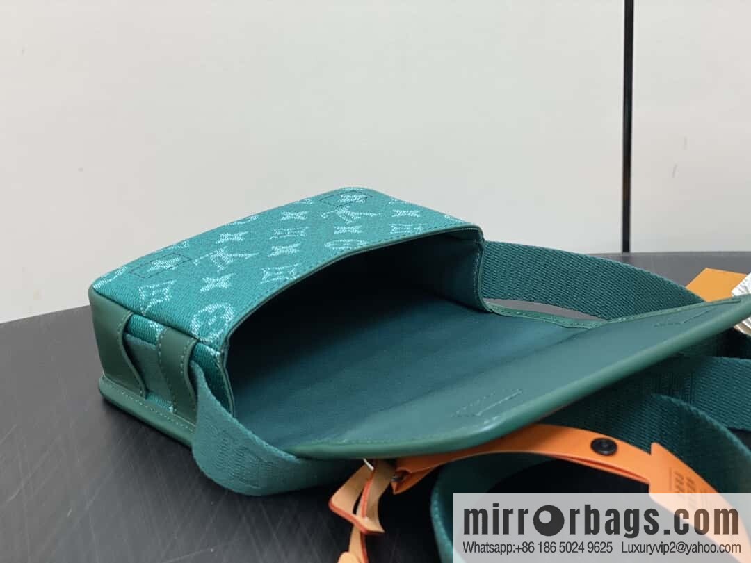 [Original order boutique] M12637 green silk screen, men's bag messenger bag series Bosphore mini handbag