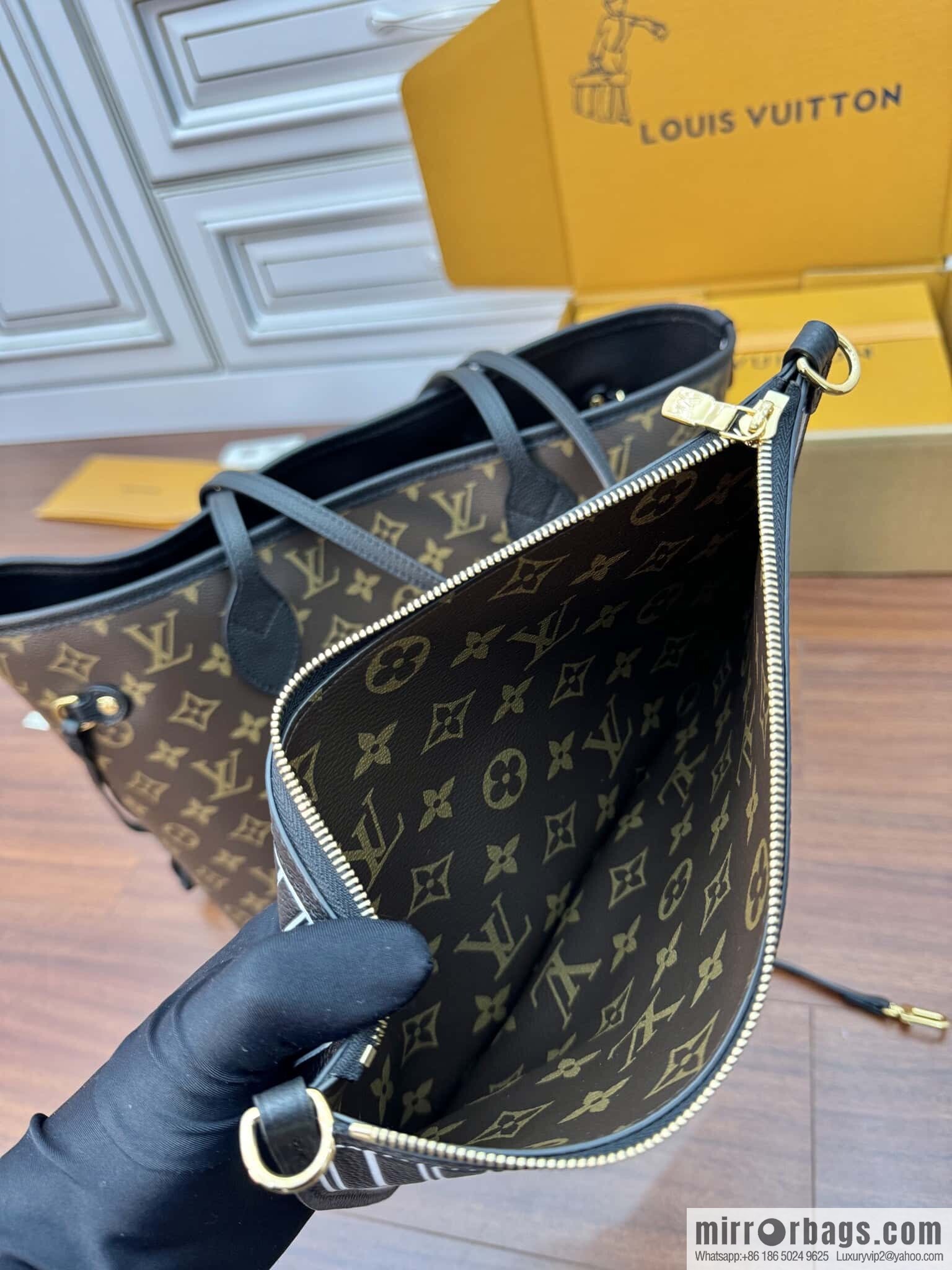 LV M11946 REVERSIBLE Neverfull Inside Out MM