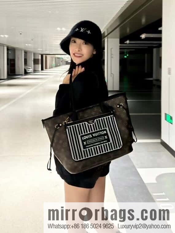 LV M11946 REVERSIBLE Neverfull Inside Out MM