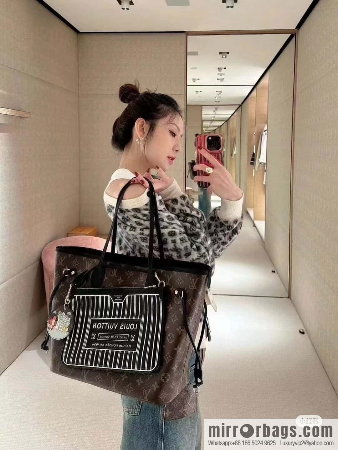 LV M11946 REVERSIBLE Neverfull Inside Out MM