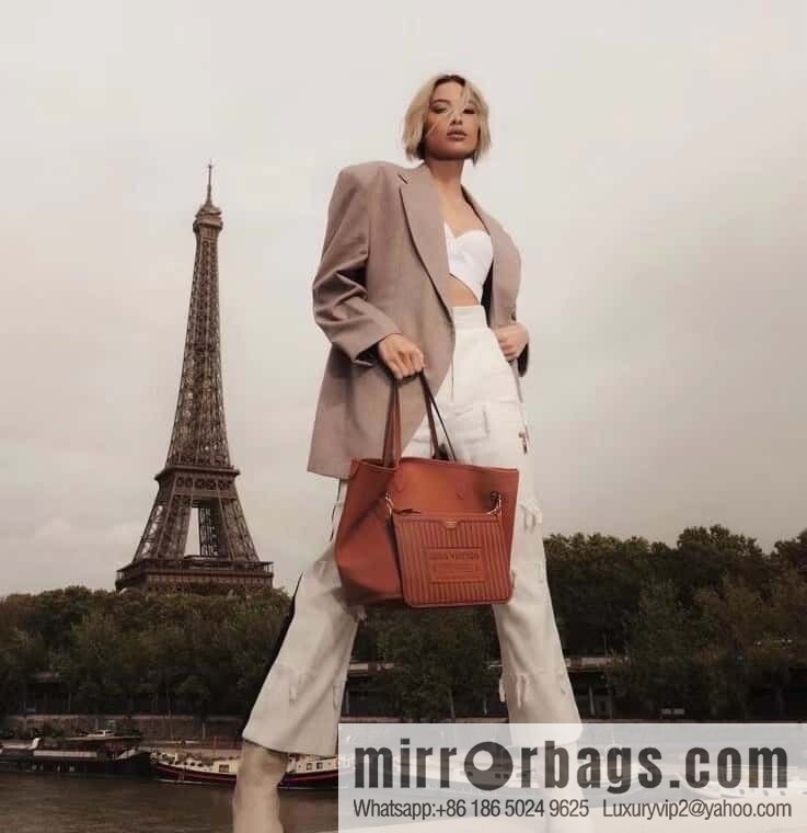 LV M12061 REVERSIBLE Neverfull Inside Out MM