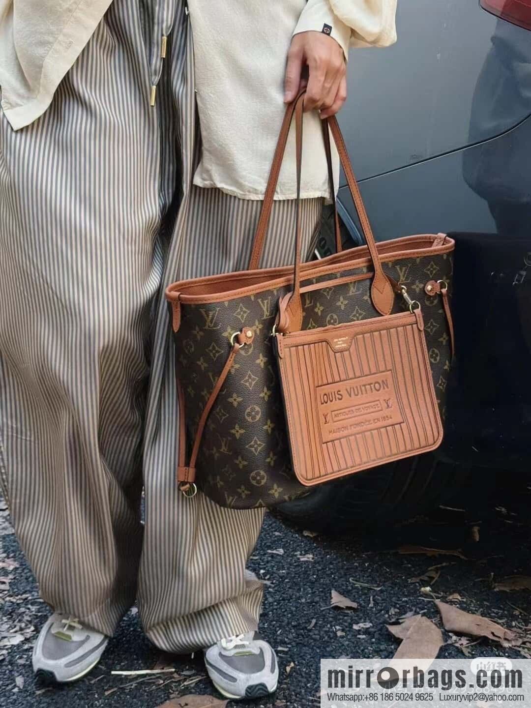 LV M12061 REVERSIBLE Neverfull Inside Out MM