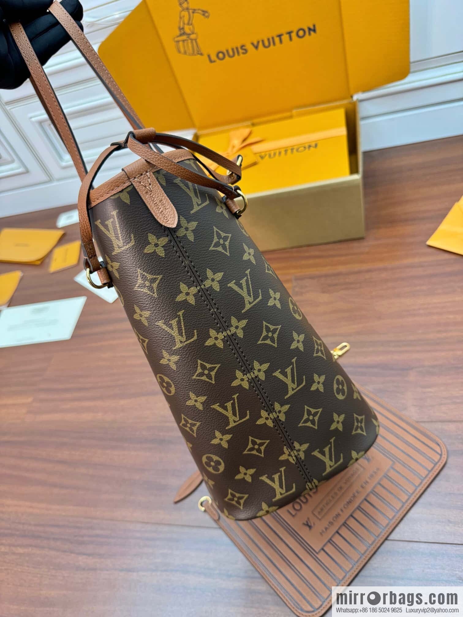 LV M12061 REVERSIBLE Neverfull Inside Out MM