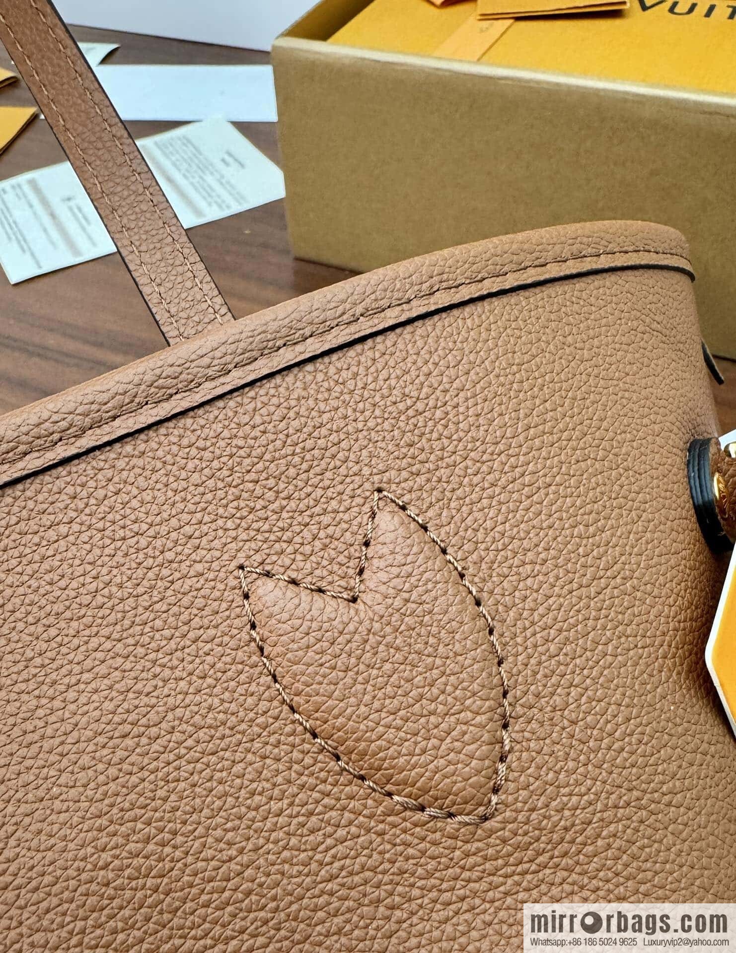 LV M12061 REVERSIBLE Neverfull Inside Out MM