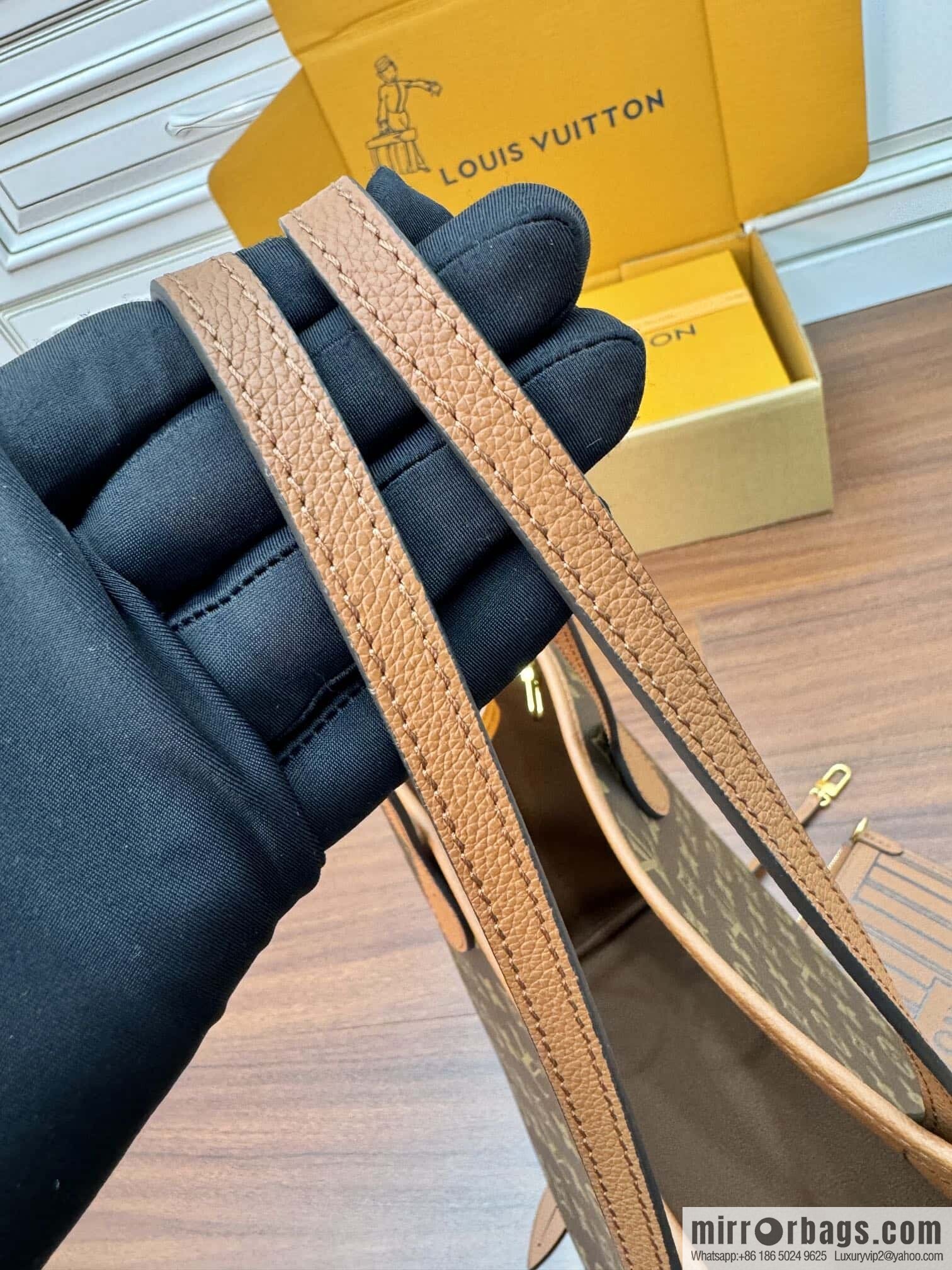 LV M12061 REVERSIBLE Neverfull Inside Out MM