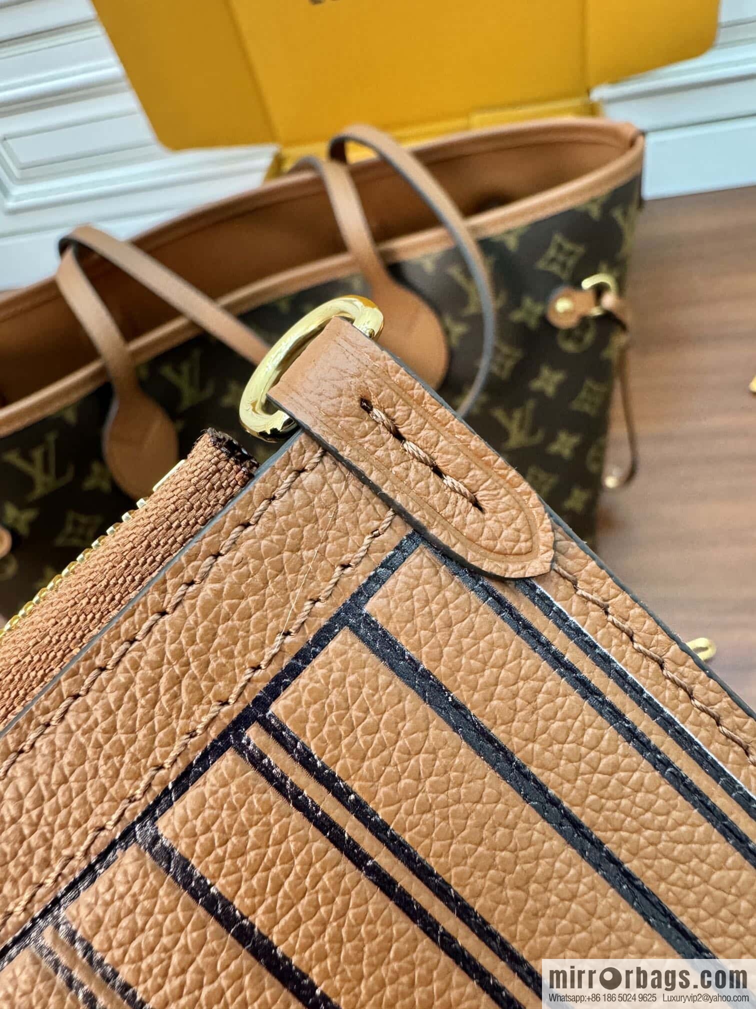 LV M12061 REVERSIBLE Neverfull Inside Out MM