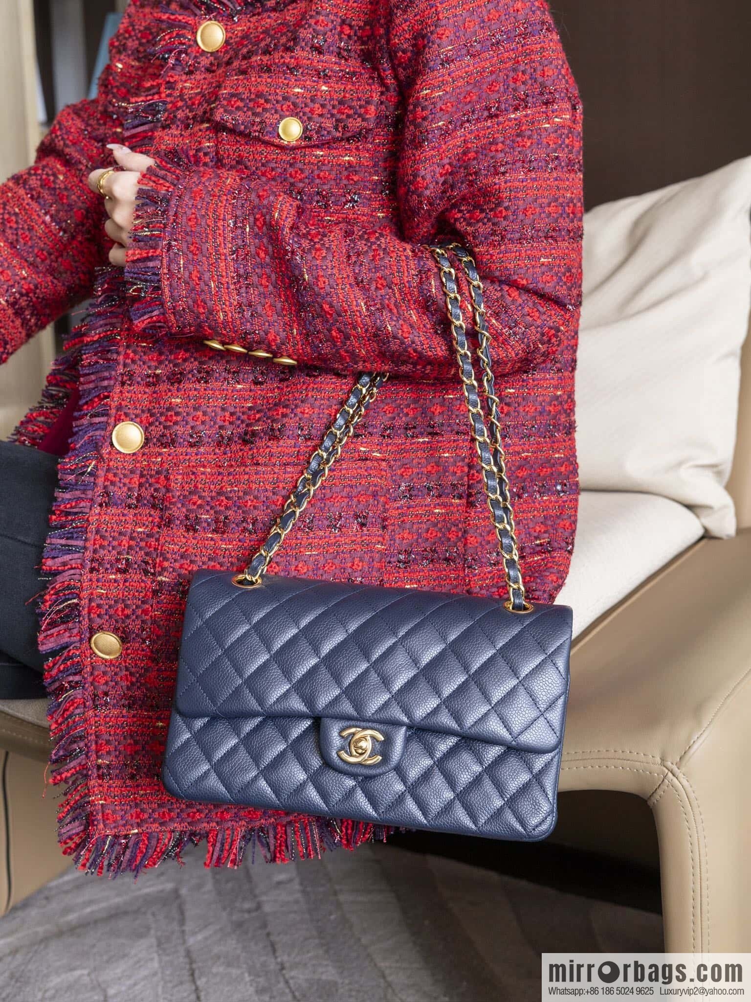 ℂ𝔽 𝗖𝗹𝗮𝘀𝘀𝗶𝗰 𝗙𝗹𝗮𝗽 | Original Litchi Pattern 🐂 Medium, Dark Blue A01112