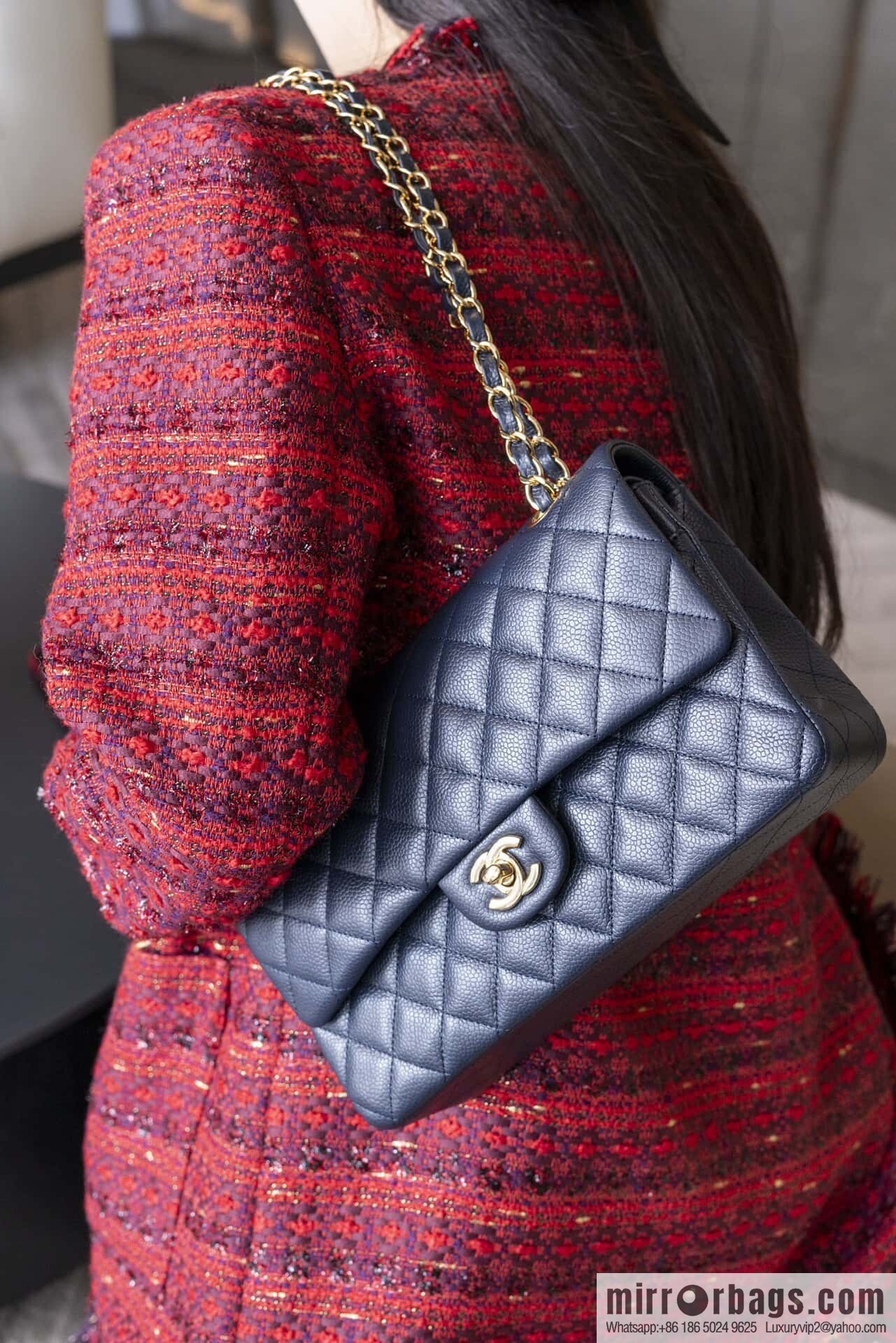 ℂ𝔽 𝗖𝗹𝗮𝘀𝘀𝗶𝗰 𝗙𝗹𝗮𝗽 | Original Litchi Pattern 🐂 Medium, Dark Blue A01112