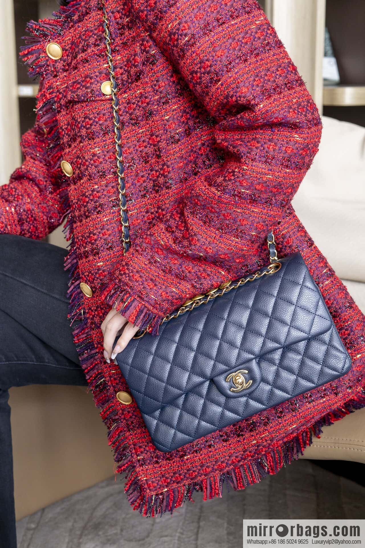 ℂ𝔽 𝗖𝗹𝗮𝘀𝘀𝗶𝗰 𝗙𝗹𝗮𝗽 | Original Litchi Pattern 🐂 Medium, Dark Blue A01112