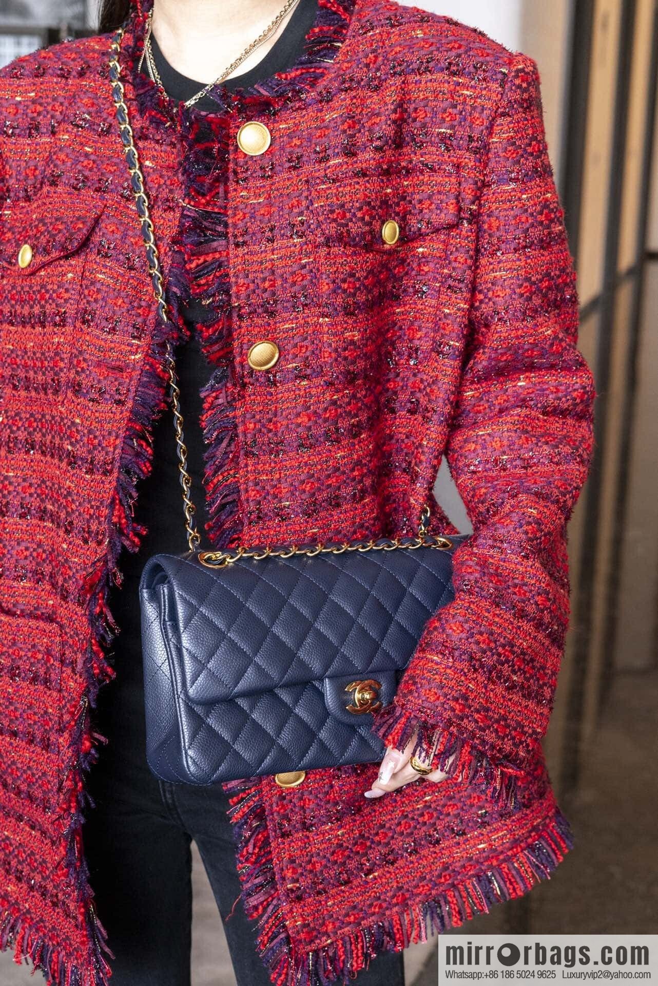 ℂ𝔽 𝗖𝗹𝗮𝘀𝘀𝗶𝗰 𝗙𝗹𝗮𝗽 | Original Litchi Pattern 🐂 Medium, Dark Blue A01112