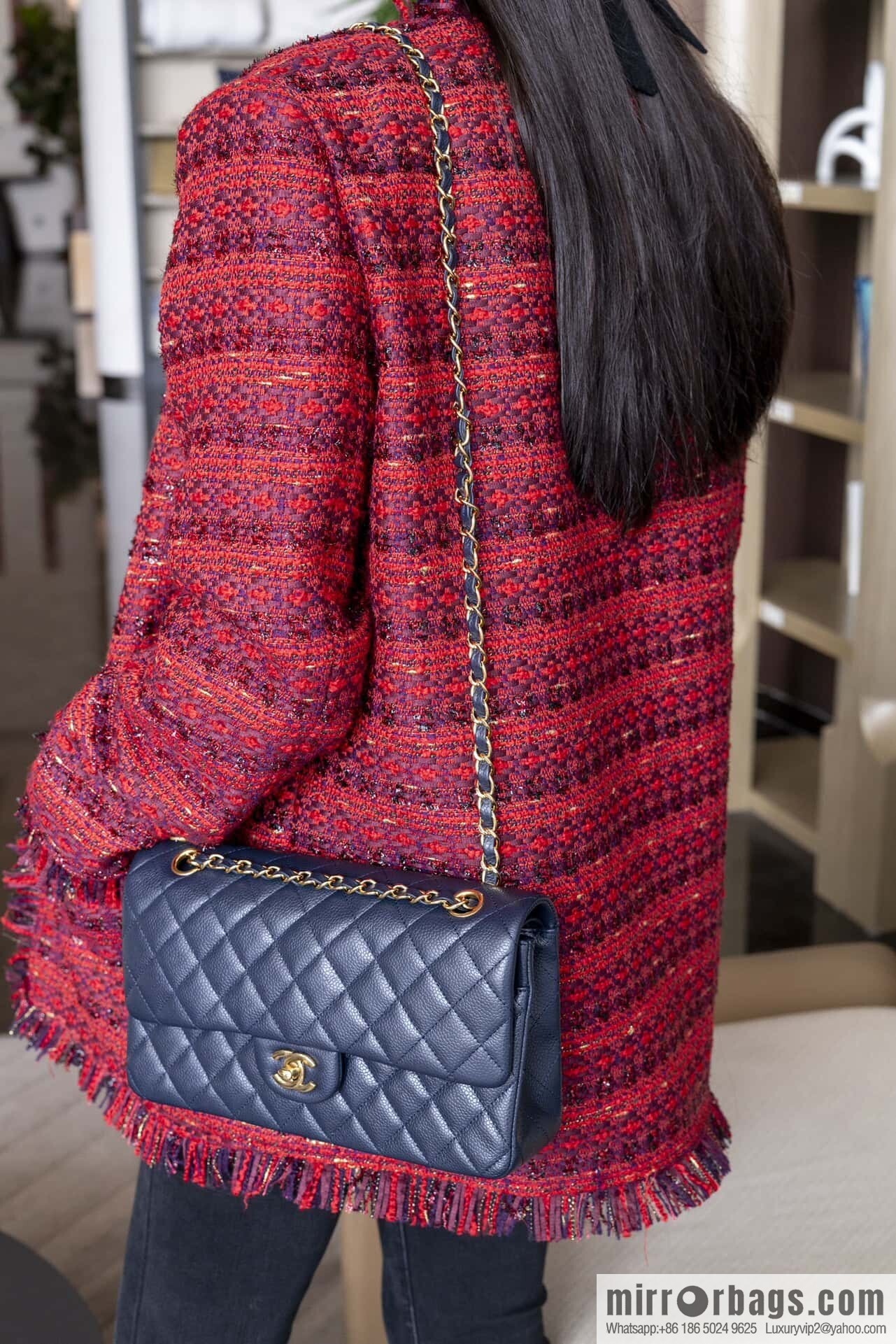 ℂ𝔽 𝗖𝗹𝗮𝘀𝘀𝗶𝗰 𝗙𝗹𝗮𝗽 | Original Litchi Pattern 🐂 Medium, Dark Blue A01112