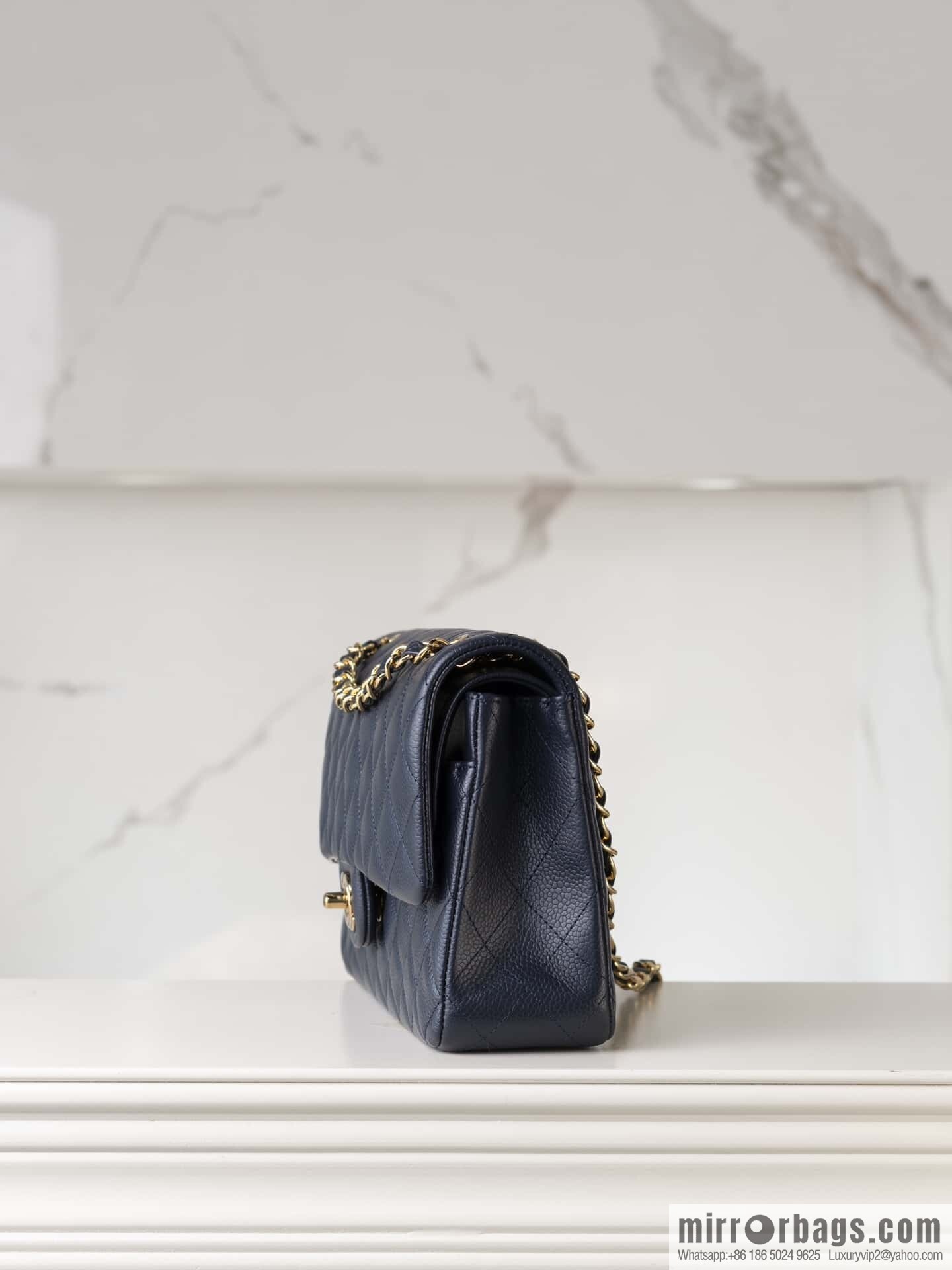 ℂ𝔽 𝗖𝗹𝗮𝘀𝘀𝗶𝗰 𝗙𝗹𝗮𝗽 | Original Litchi Pattern 🐂 Medium, Dark Blue A01112