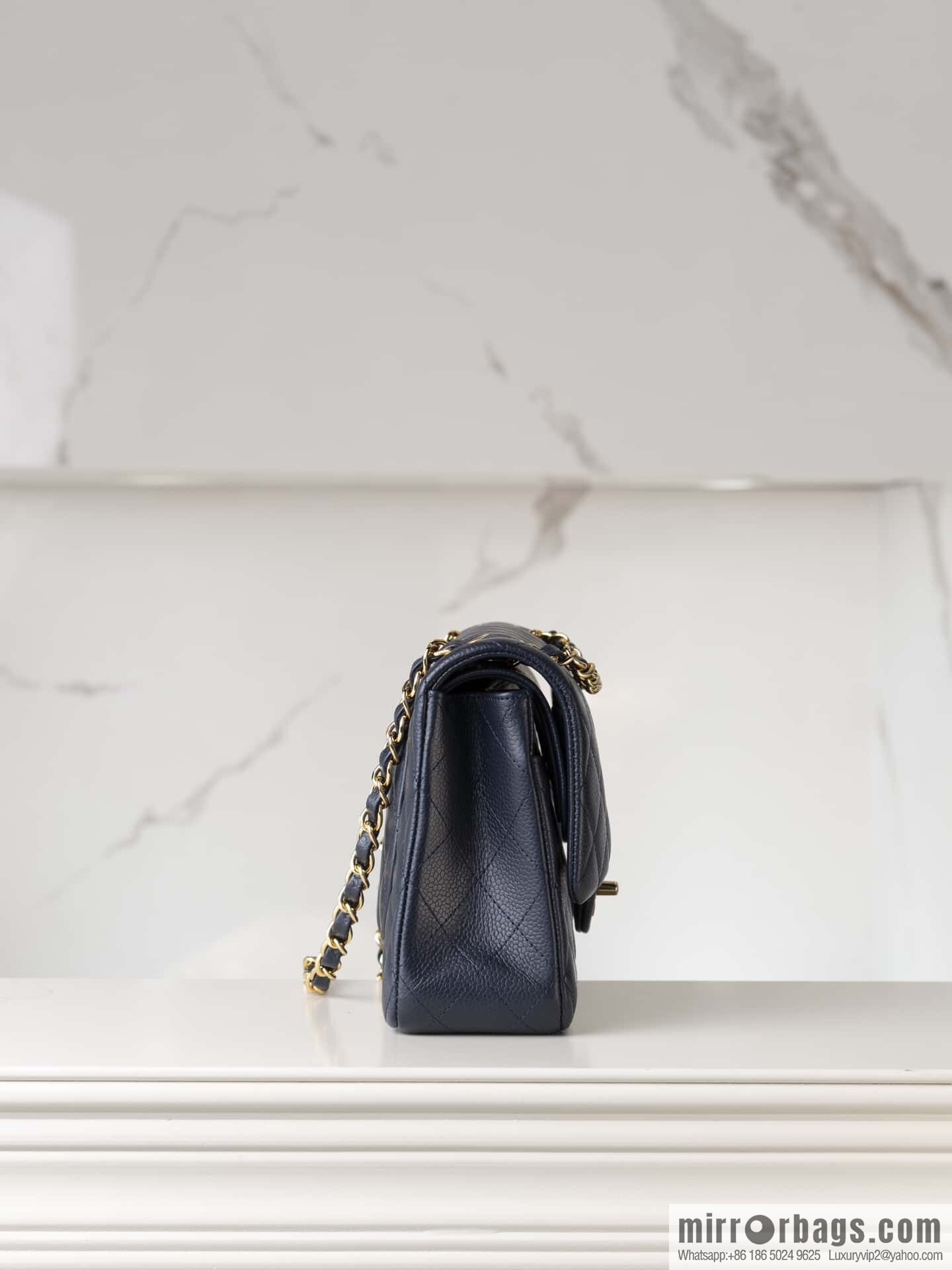 ℂ𝔽 𝗖𝗹𝗮𝘀𝘀𝗶𝗰 𝗙𝗹𝗮𝗽 | Original Litchi Pattern 🐂 Medium, Dark Blue A01112