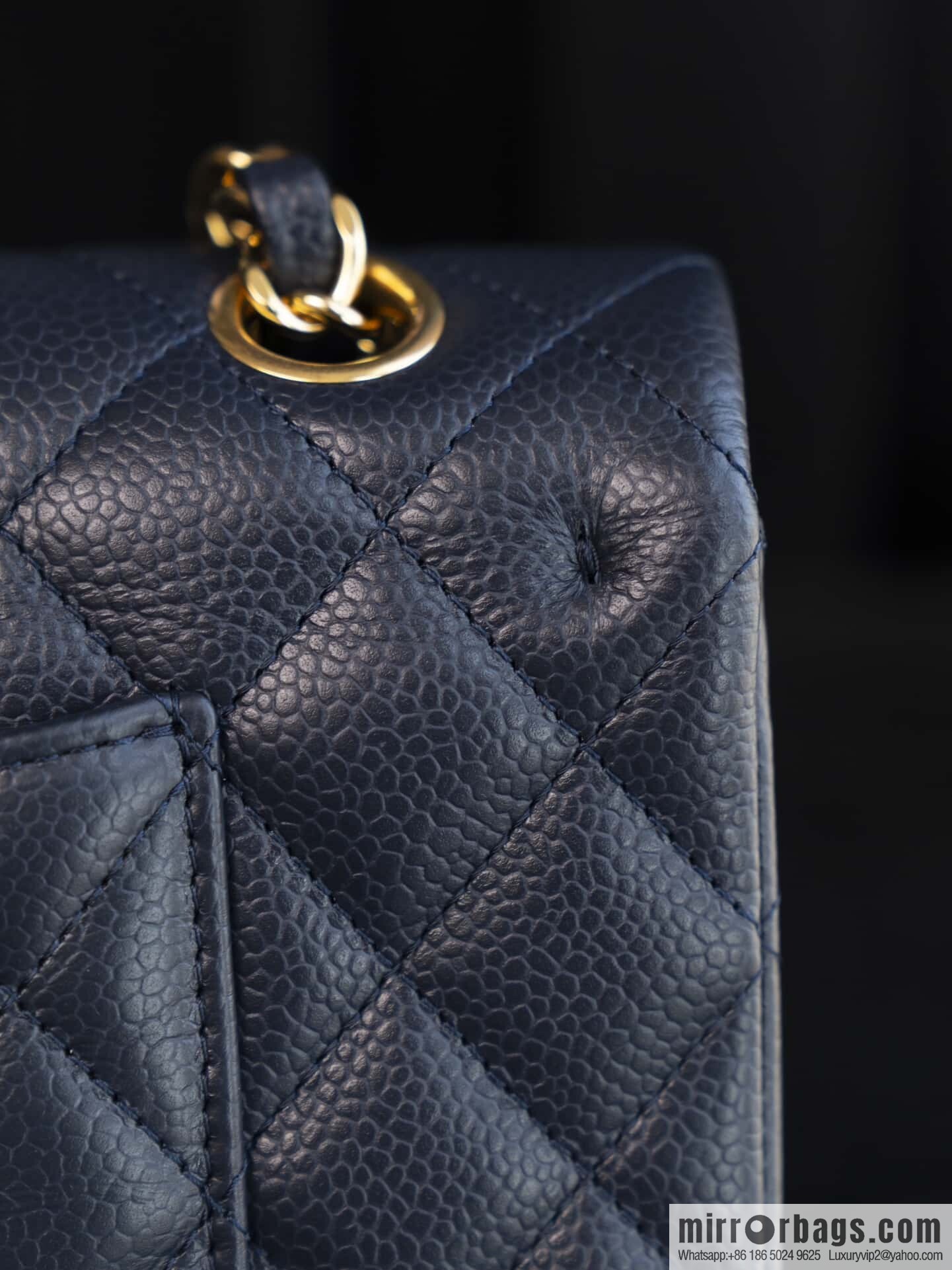 ℂ𝔽 𝗖𝗹𝗮𝘀𝘀𝗶𝗰 𝗙𝗹𝗮𝗽 | Original Litchi Pattern 🐂 Medium, Dark Blue A01112