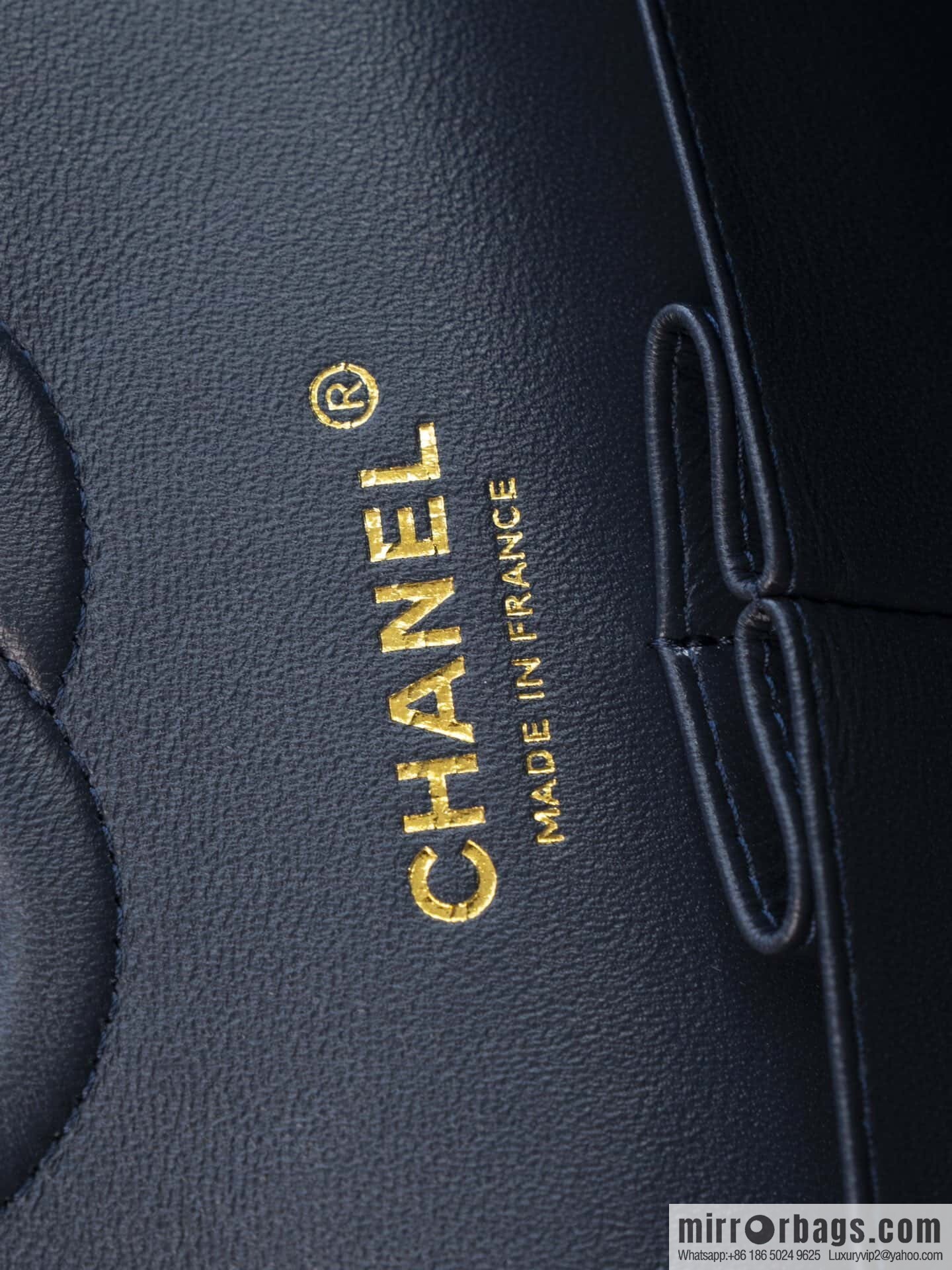 ℂ𝔽 𝗖𝗹𝗮𝘀𝘀𝗶𝗰 𝗙𝗹𝗮𝗽 | Original Litchi Pattern 🐂 Medium, Dark Blue A01112