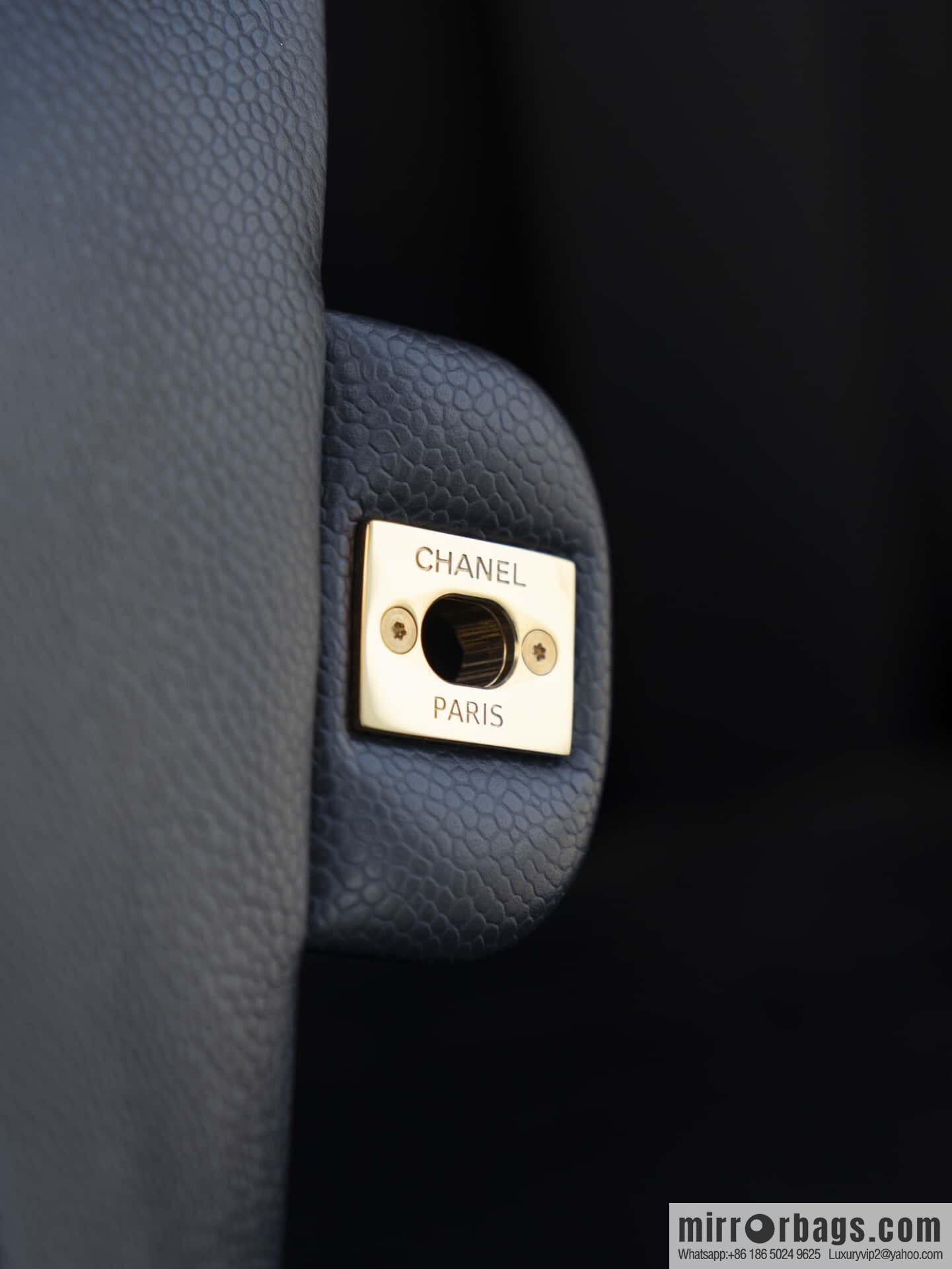 ℂ𝔽 𝗖𝗹𝗮𝘀𝘀𝗶𝗰 𝗙𝗹𝗮𝗽 | Original Litchi Pattern 🐂 Medium, Dark Blue A01112