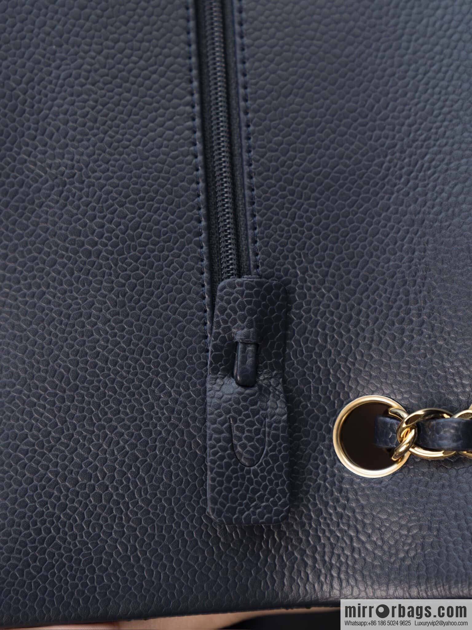 ℂ𝔽 𝗖𝗹𝗮𝘀𝘀𝗶𝗰 𝗙𝗹𝗮𝗽 | Original Litchi Pattern 🐂 Medium, Dark Blue A01112