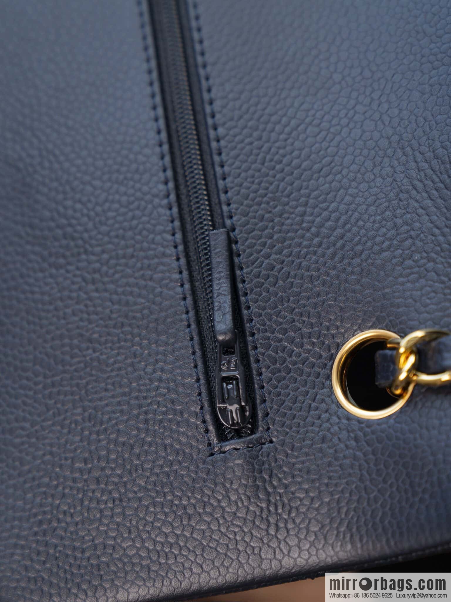 ℂ𝔽 𝗖𝗹𝗮𝘀𝘀𝗶𝗰 𝗙𝗹𝗮𝗽 | Original Litchi Pattern 🐂 Medium, Dark Blue A01112