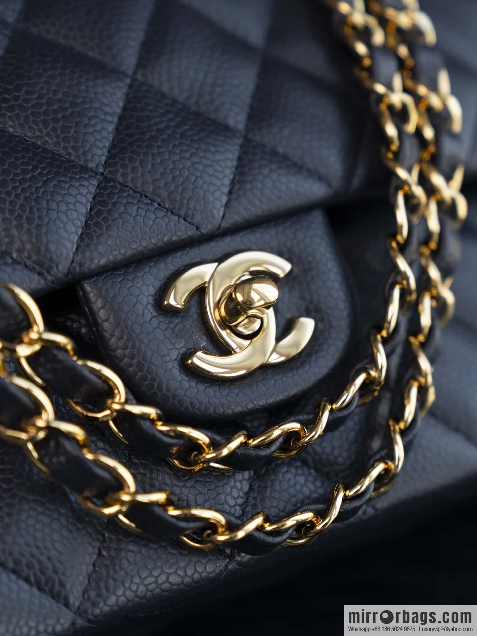 ℂ𝔽 𝗖𝗹𝗮𝘀𝘀𝗶𝗰 𝗙𝗹𝗮𝗽 | Original Litchi Pattern 🐂 Medium, Dark Blue A01112