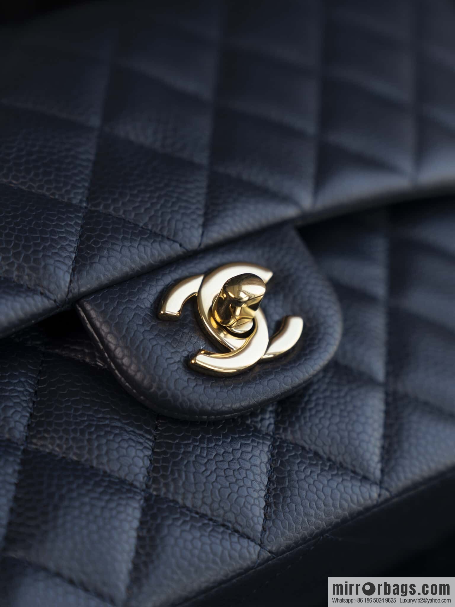 ℂ𝔽 𝗖𝗹𝗮𝘀𝘀𝗶𝗰 𝗙𝗹𝗮𝗽 | Original Litchi Pattern 🐂 Medium, Dark Blue A01112