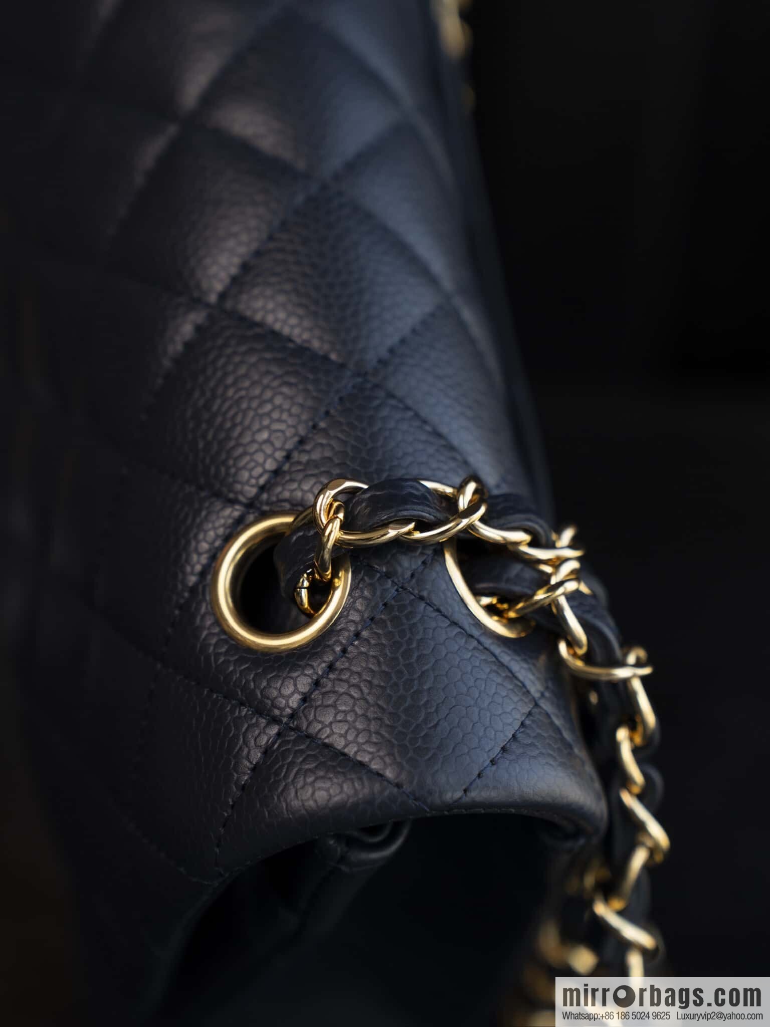 ℂ𝔽 𝗖𝗹𝗮𝘀𝘀𝗶𝗰 𝗙𝗹𝗮𝗽 | Original Litchi Pattern 🐂 Medium, Dark Blue A01112