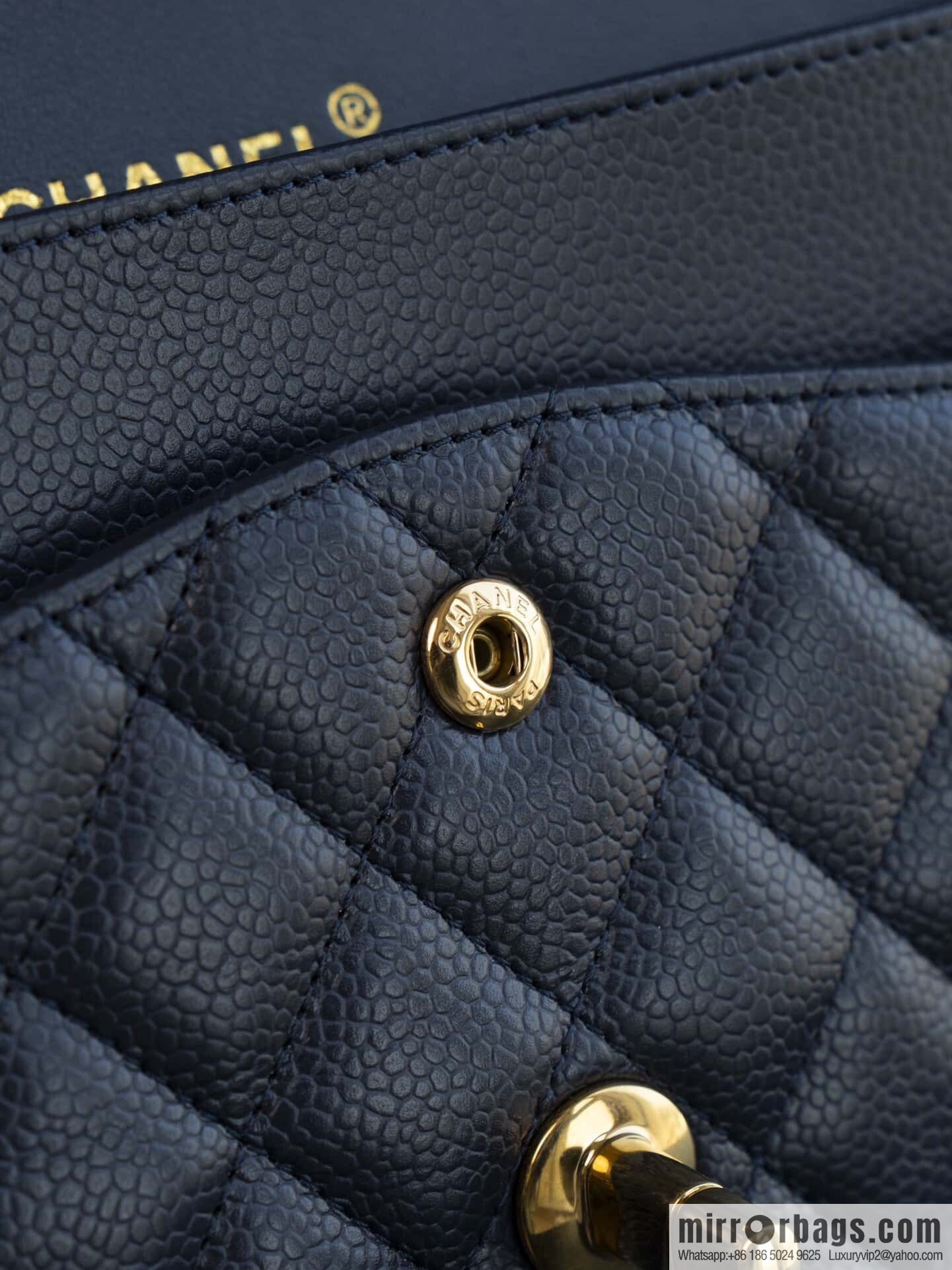 ℂ𝔽 𝗖𝗹𝗮𝘀𝘀𝗶𝗰 𝗙𝗹𝗮𝗽 | Original Litchi Pattern 🐂 Medium, Dark Blue A01112