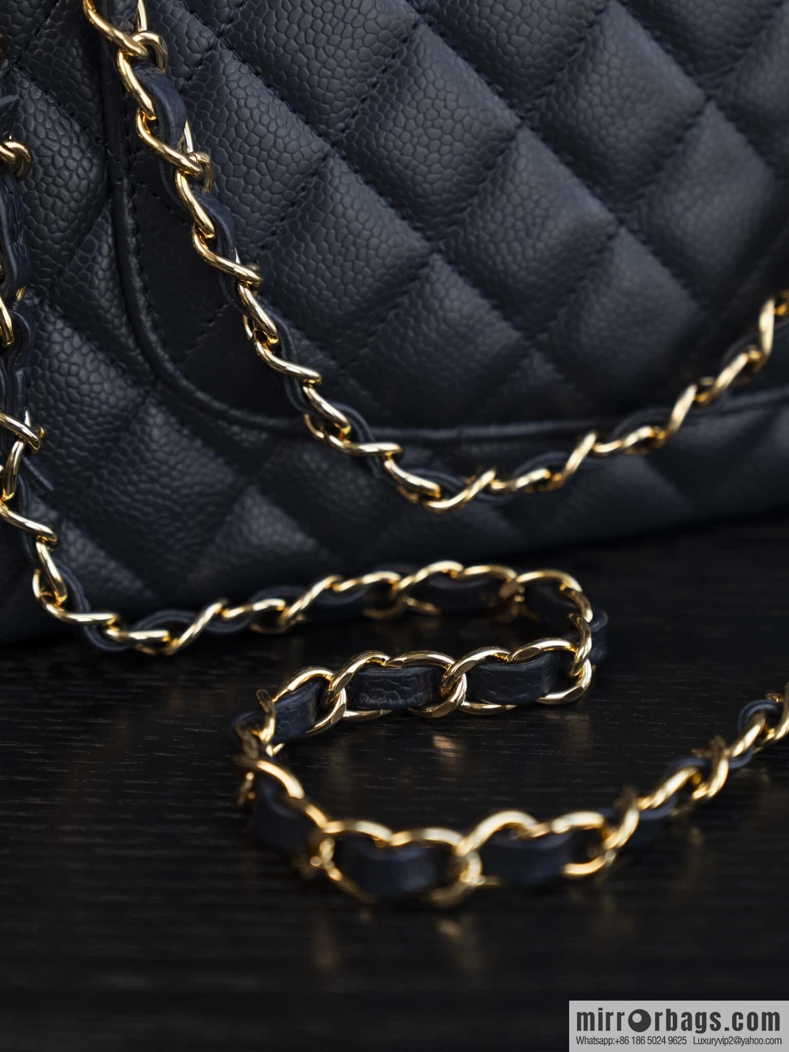 ℂ𝔽 𝗖𝗹𝗮𝘀𝘀𝗶𝗰 𝗙𝗹𝗮𝗽 | Original Litchi Pattern 🐂 Medium, Dark Blue A01112