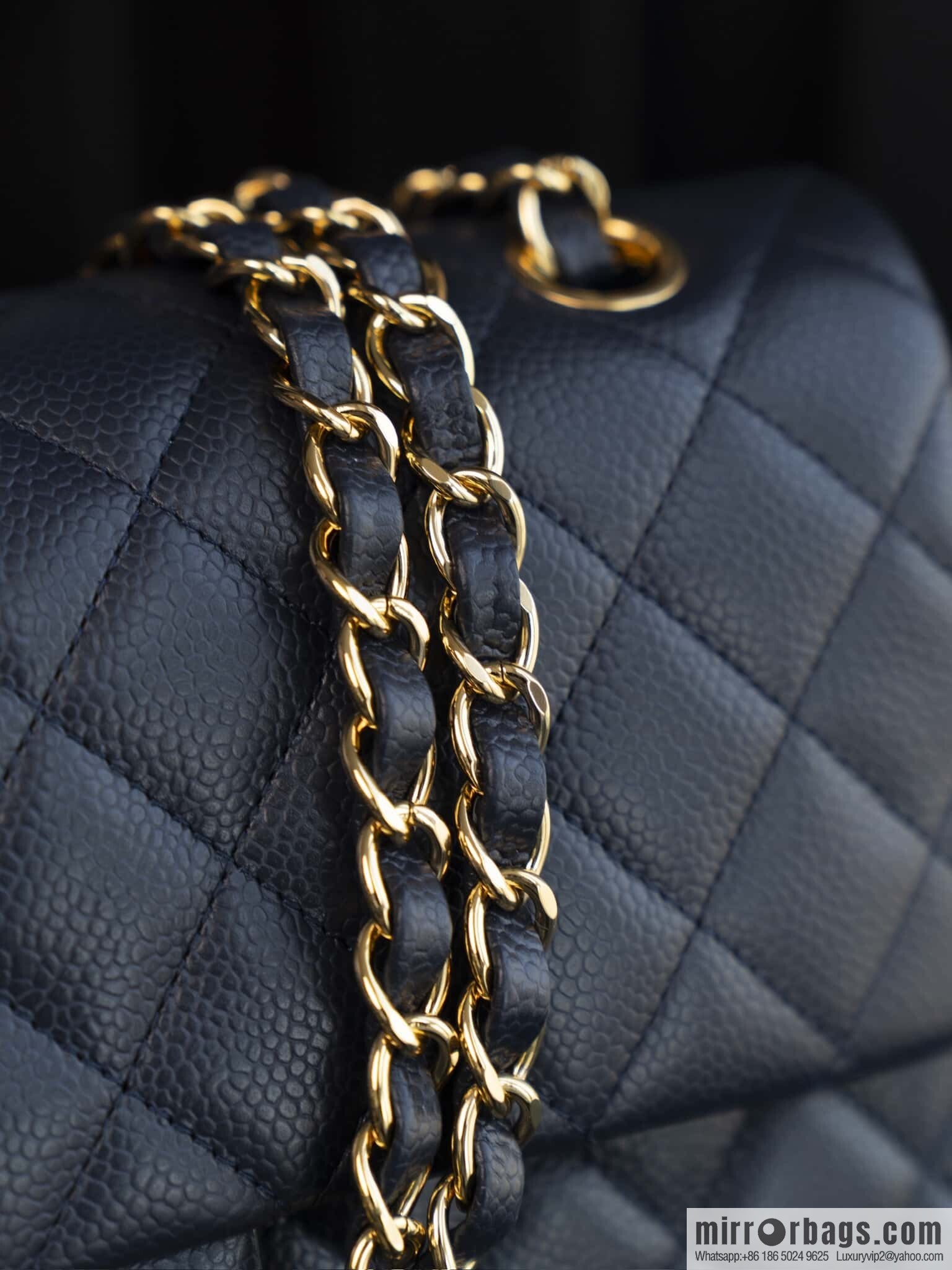 ℂ𝔽 𝗖𝗹𝗮𝘀𝘀𝗶𝗰 𝗙𝗹𝗮𝗽 | Original Litchi Pattern 🐂 Medium, Dark Blue A01112