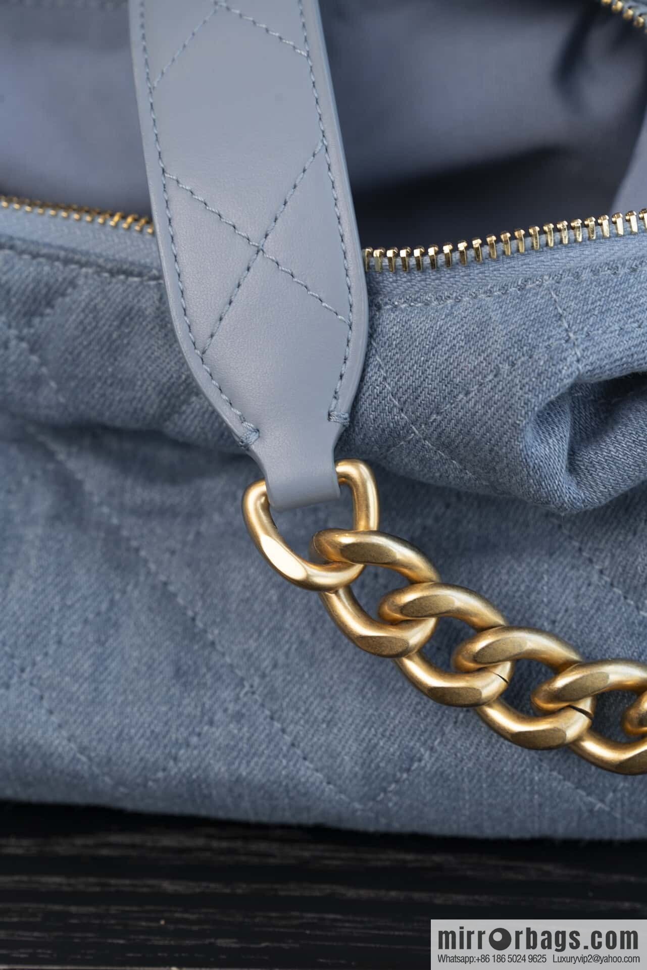 𝐂𝐡𝐚𝐧𝐞𝐥 𝟐𝟓𝐜 Early Spring Multi Pocket Denim Small AS5339