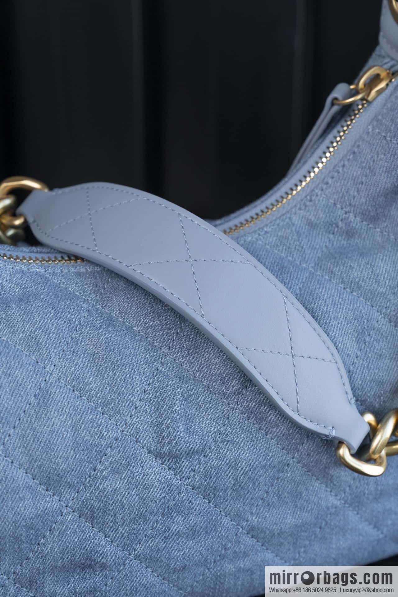𝐂𝐡𝐚𝐧𝐞𝐥 𝟐𝟓𝐜 Early Spring Multi Pocket Denim Small AS5339