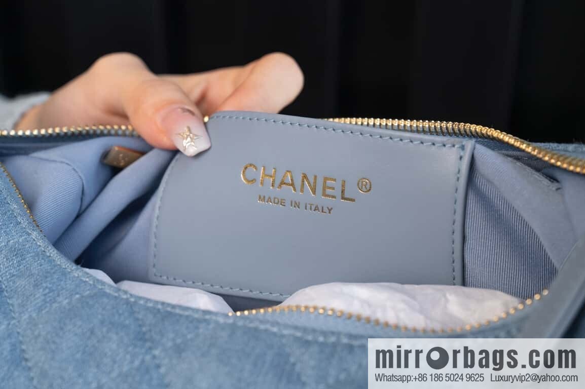 𝐂𝐡𝐚𝐧𝐞𝐥 𝟐𝟓𝐜 Early Spring Multi Pocket Denim Small AS5339