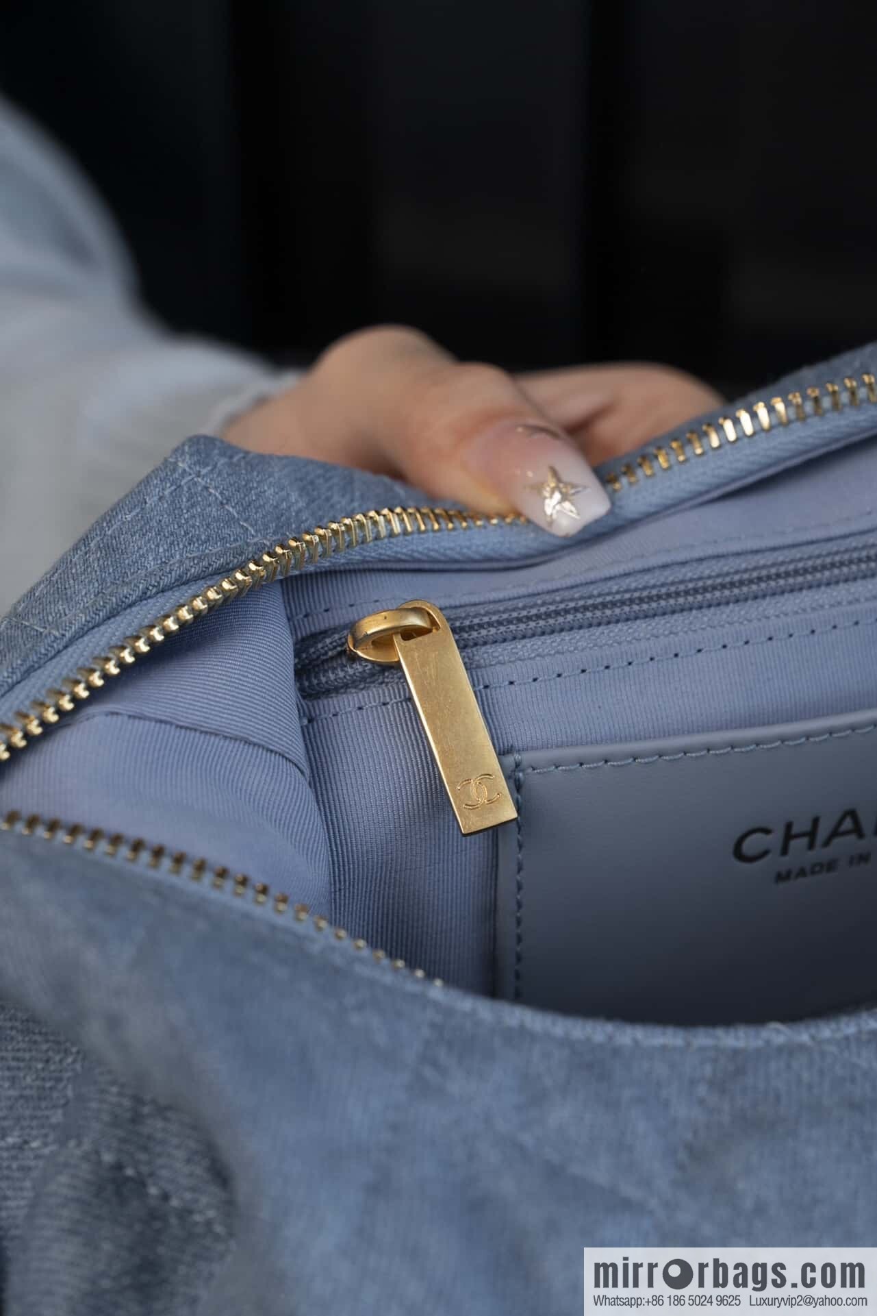 𝐂𝐡𝐚𝐧𝐞𝐥 𝟐𝟓𝐜 Early Spring Multi Pocket Denim Small AS5339
