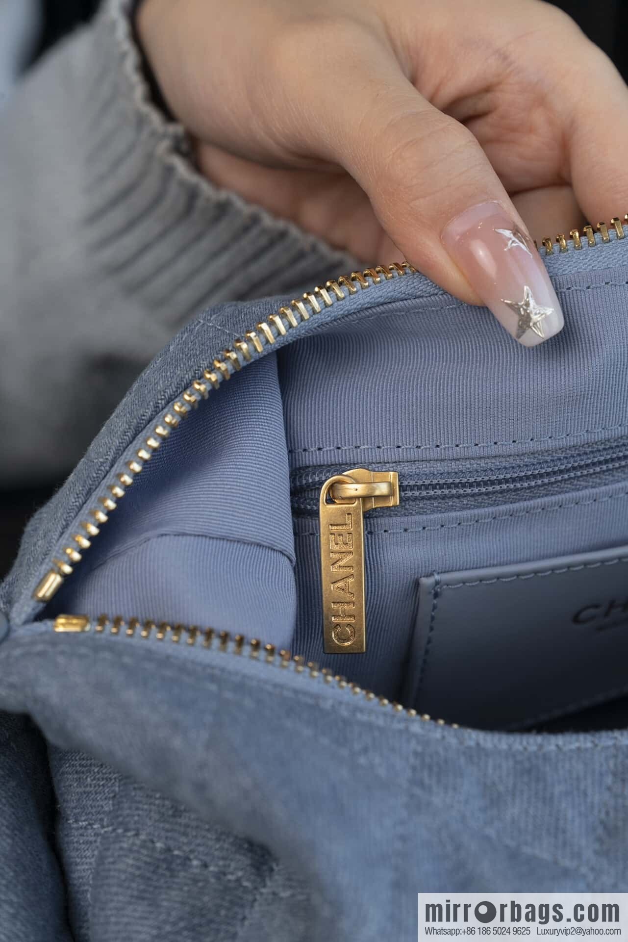 𝐂𝐡𝐚𝐧𝐞𝐥 𝟐𝟓𝐜 Early Spring Multi Pocket Denim Small AS5339