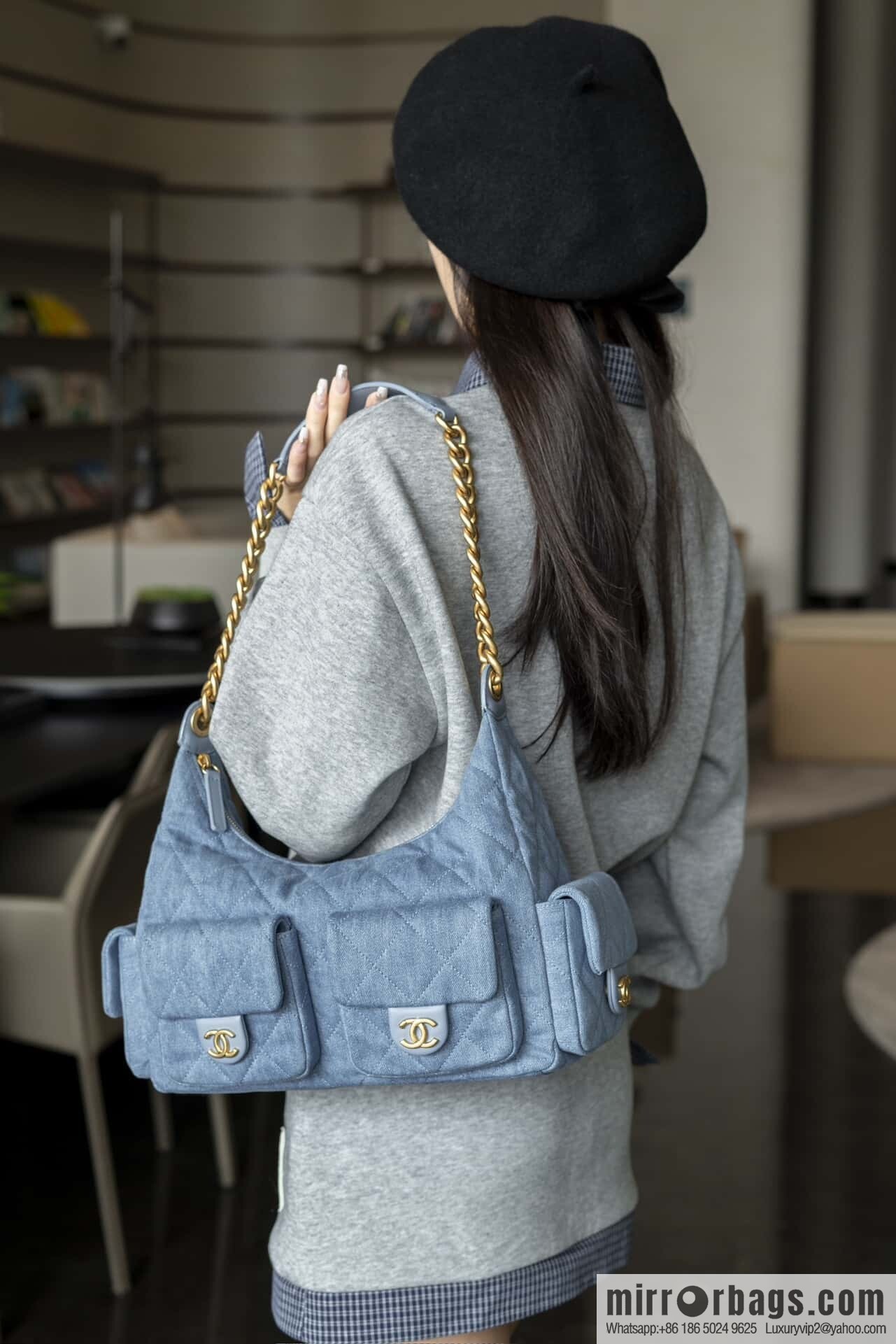 𝐂𝐡𝐚𝐧𝐞𝐥 𝟐𝟓𝐜 early spring multi pocket light denim large AS5302