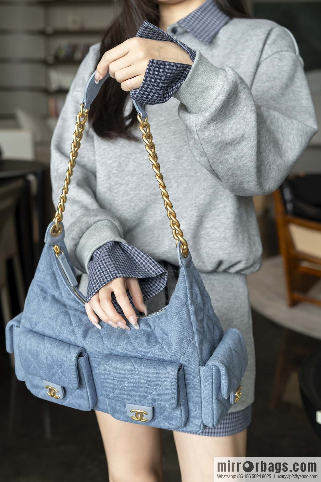 𝐂𝐡𝐚𝐧𝐞𝐥 𝟐𝟓𝐜 early spring multi pocket light denim large AS5302