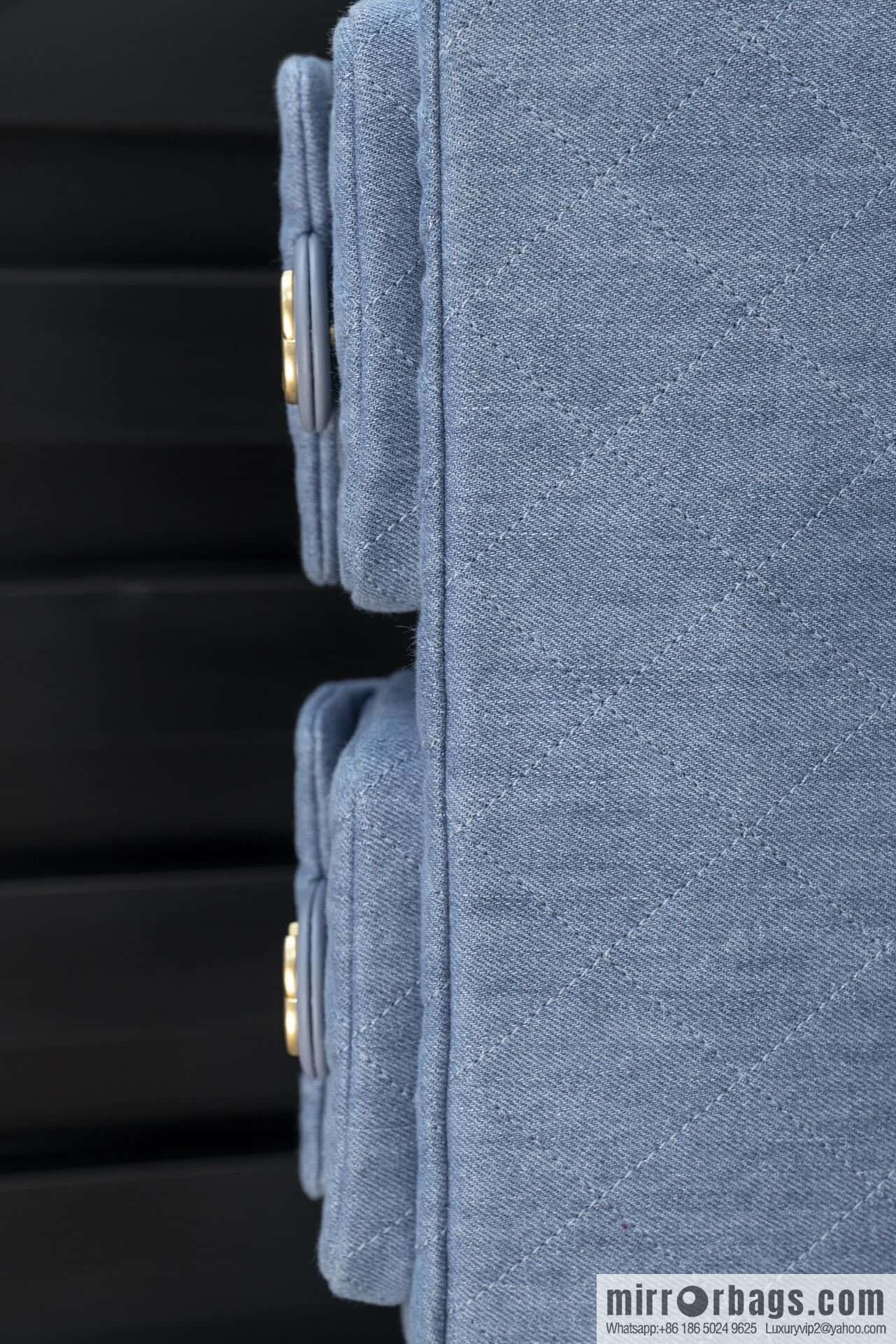 𝐂𝐡𝐚𝐧𝐞𝐥 𝟐𝟓𝐜 early spring multi pocket light denim large AS5302