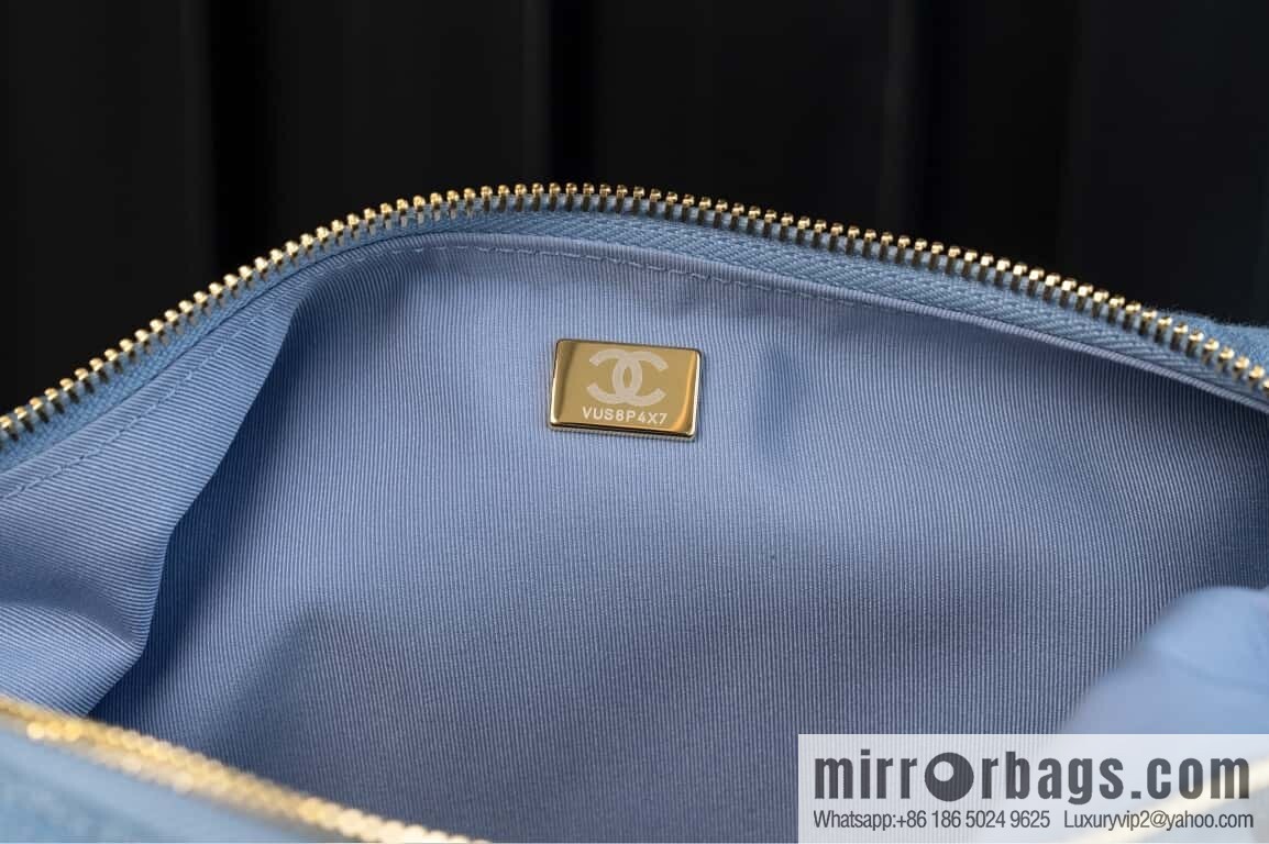 𝐂𝐡𝐚𝐧𝐞𝐥 𝟐𝟓𝐜 early spring multi pocket light denim large AS5302
